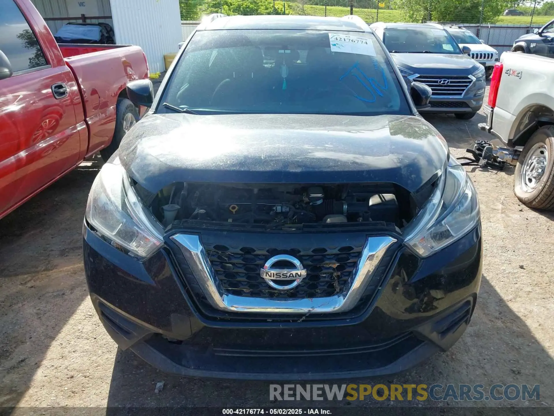 12 Photograph of a damaged car 3N1CP5CU0KL554345 NISSAN KICKS 2019