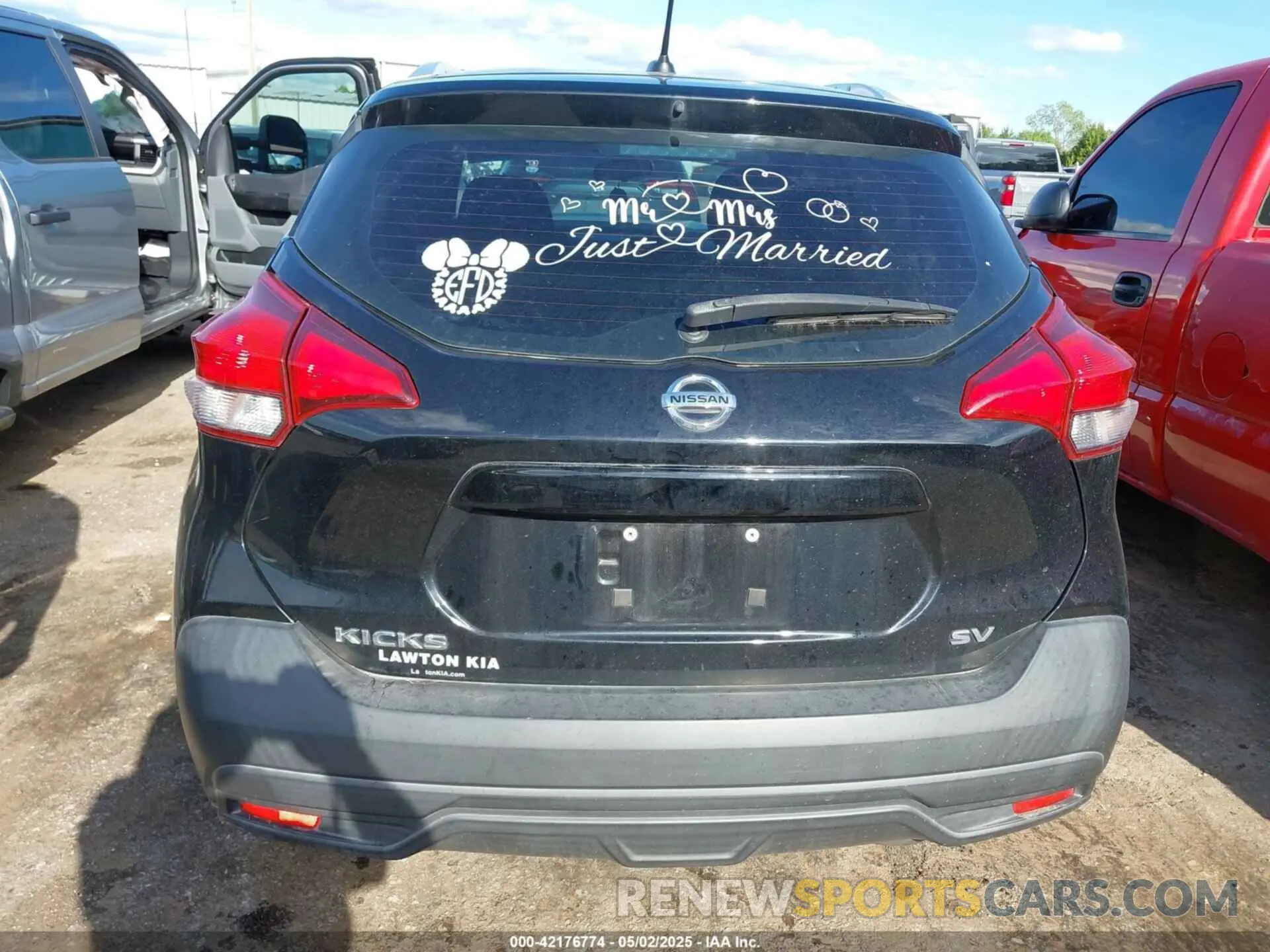 16 Photograph of a damaged car 3N1CP5CU0KL554345 NISSAN KICKS 2019