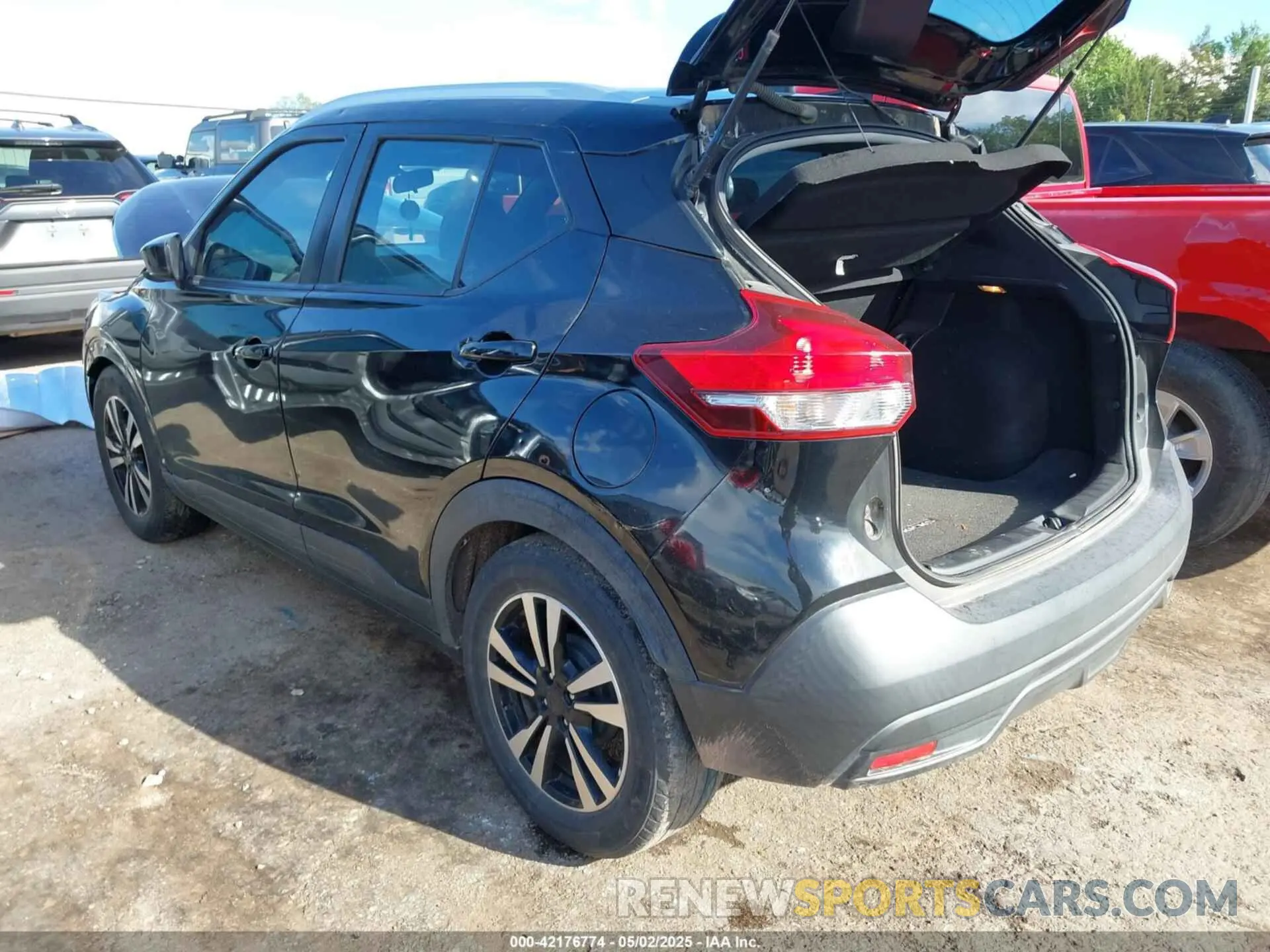 3 Photograph of a damaged car 3N1CP5CU0KL554345 NISSAN KICKS 2019