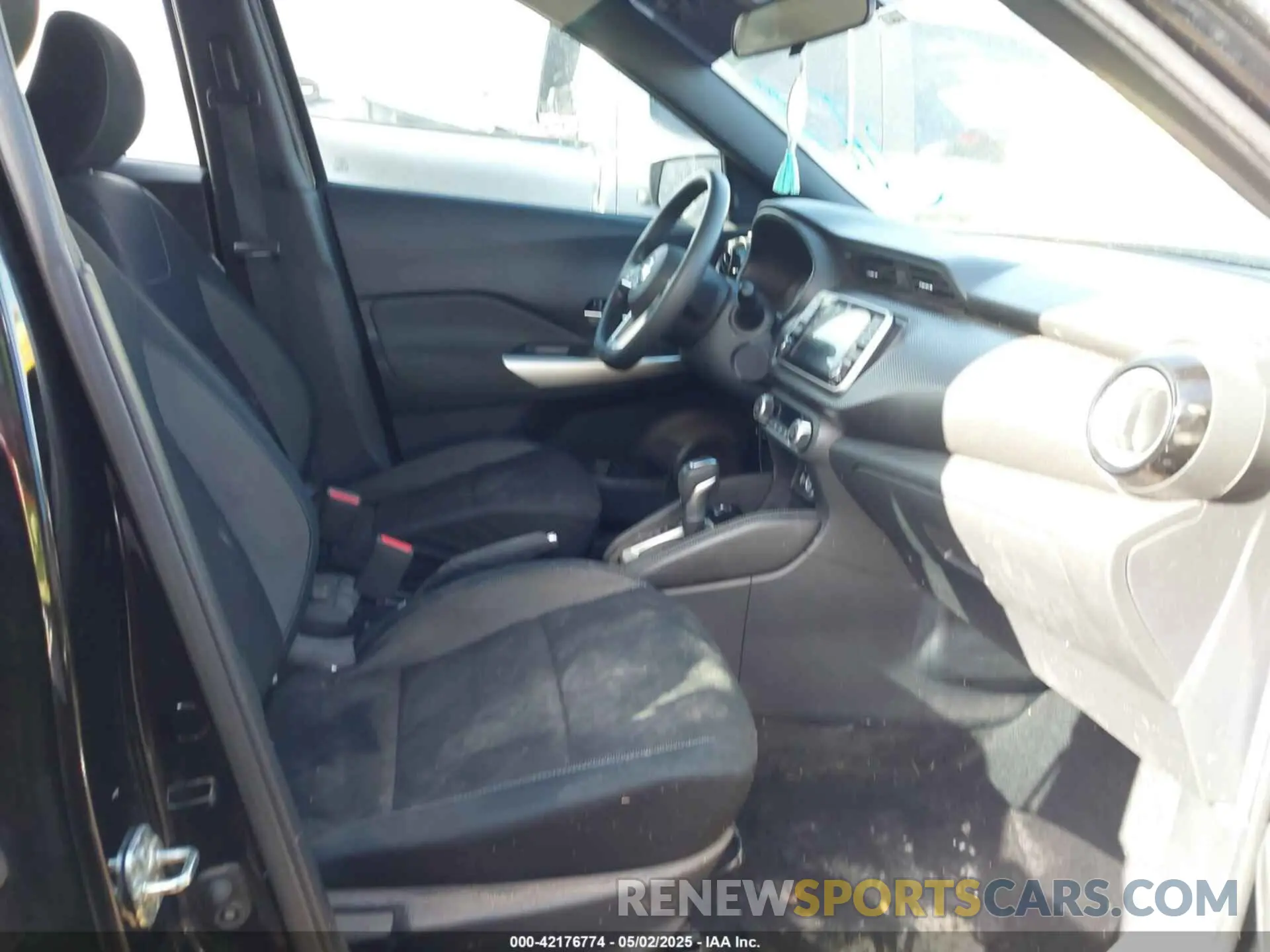 5 Photograph of a damaged car 3N1CP5CU0KL554345 NISSAN KICKS 2019
