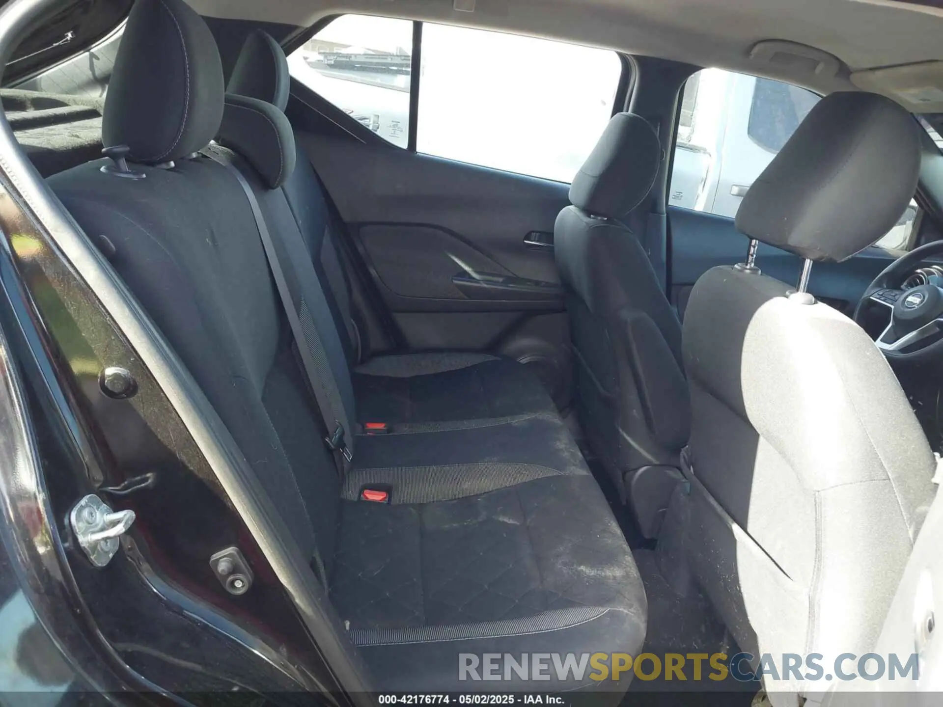 8 Photograph of a damaged car 3N1CP5CU0KL554345 NISSAN KICKS 2019