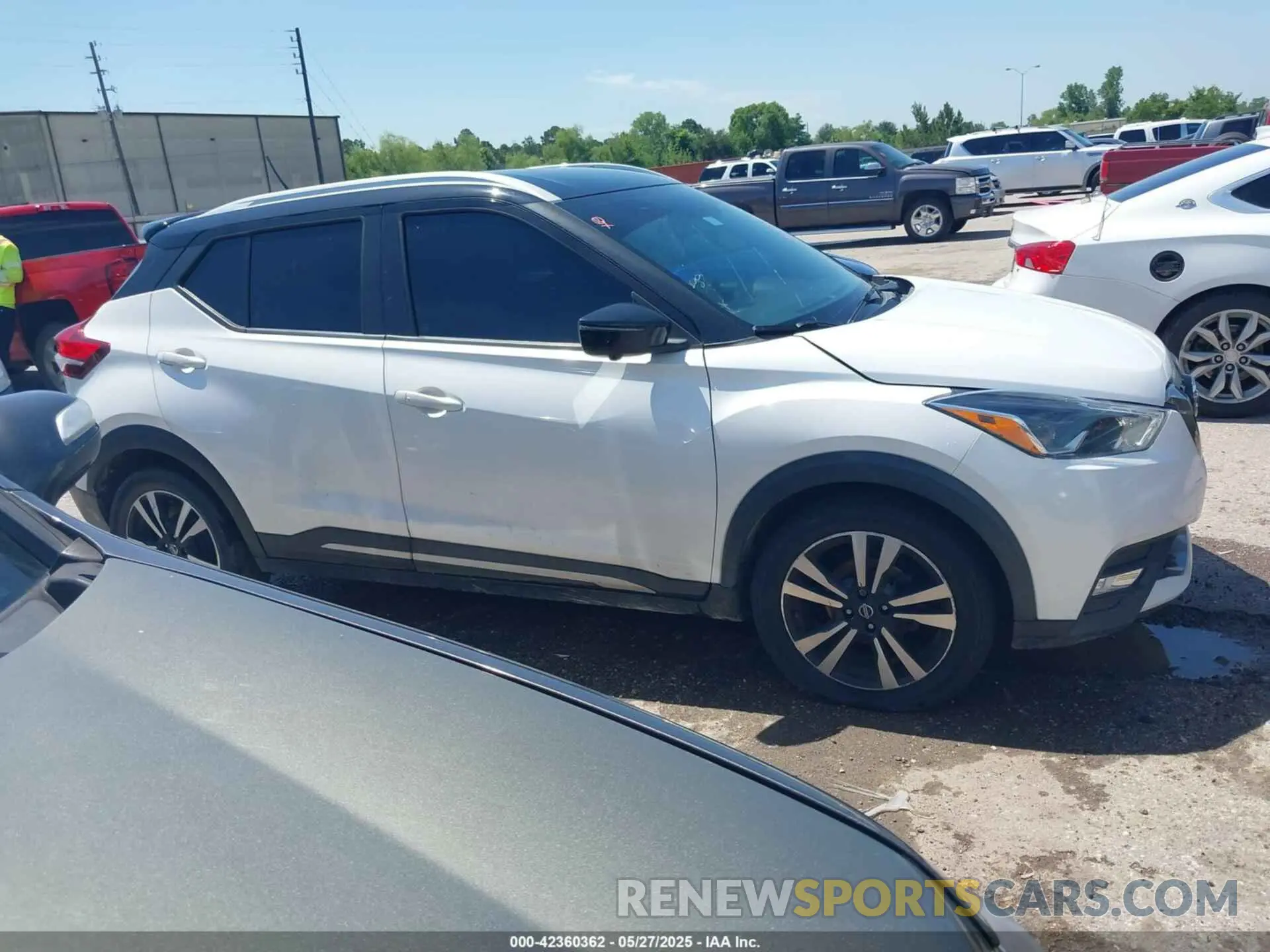 12 Photograph of a damaged car 3N1CP5CU1KL485214 NISSAN KICKS 2019