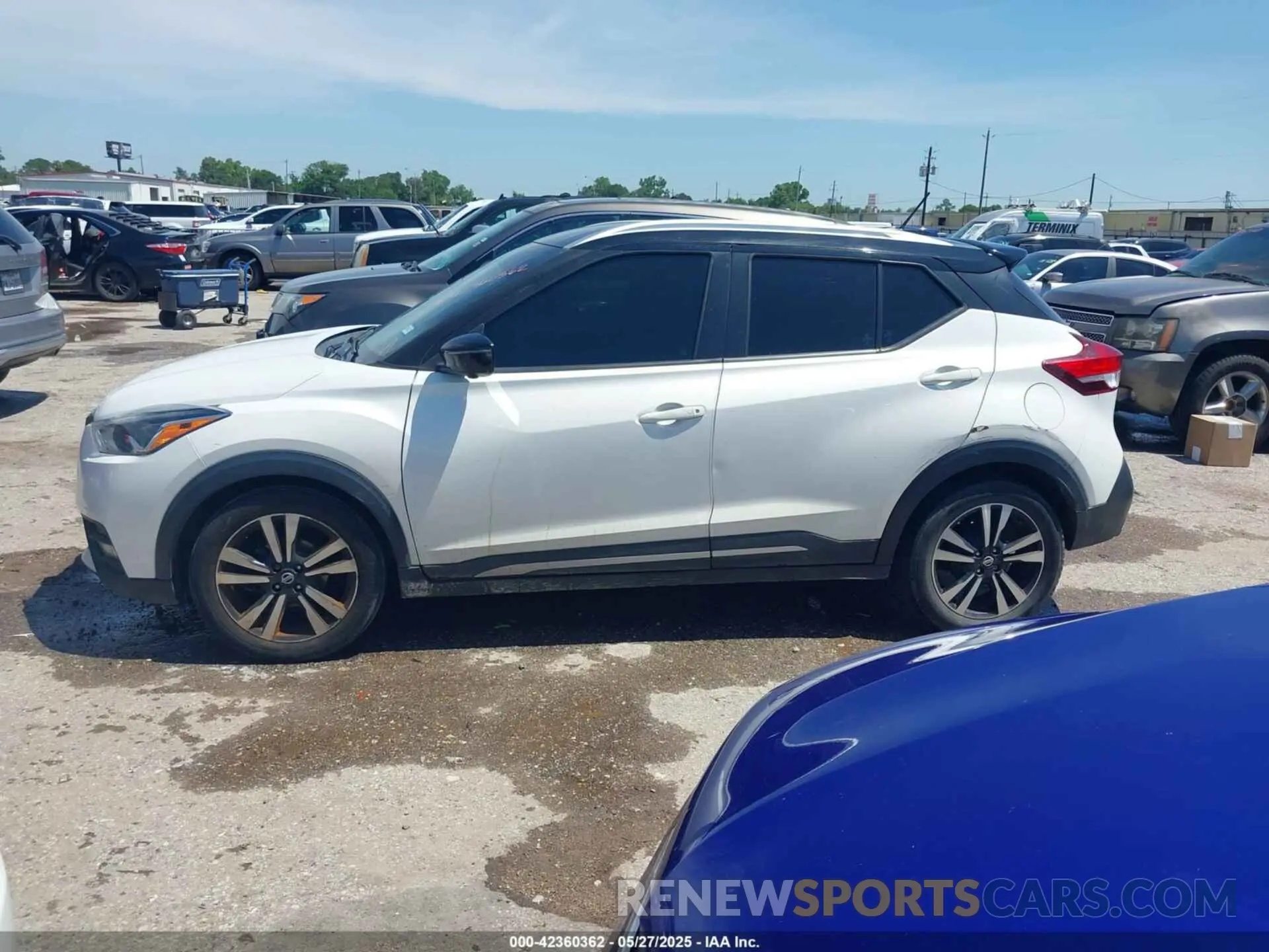 13 Photograph of a damaged car 3N1CP5CU1KL485214 NISSAN KICKS 2019