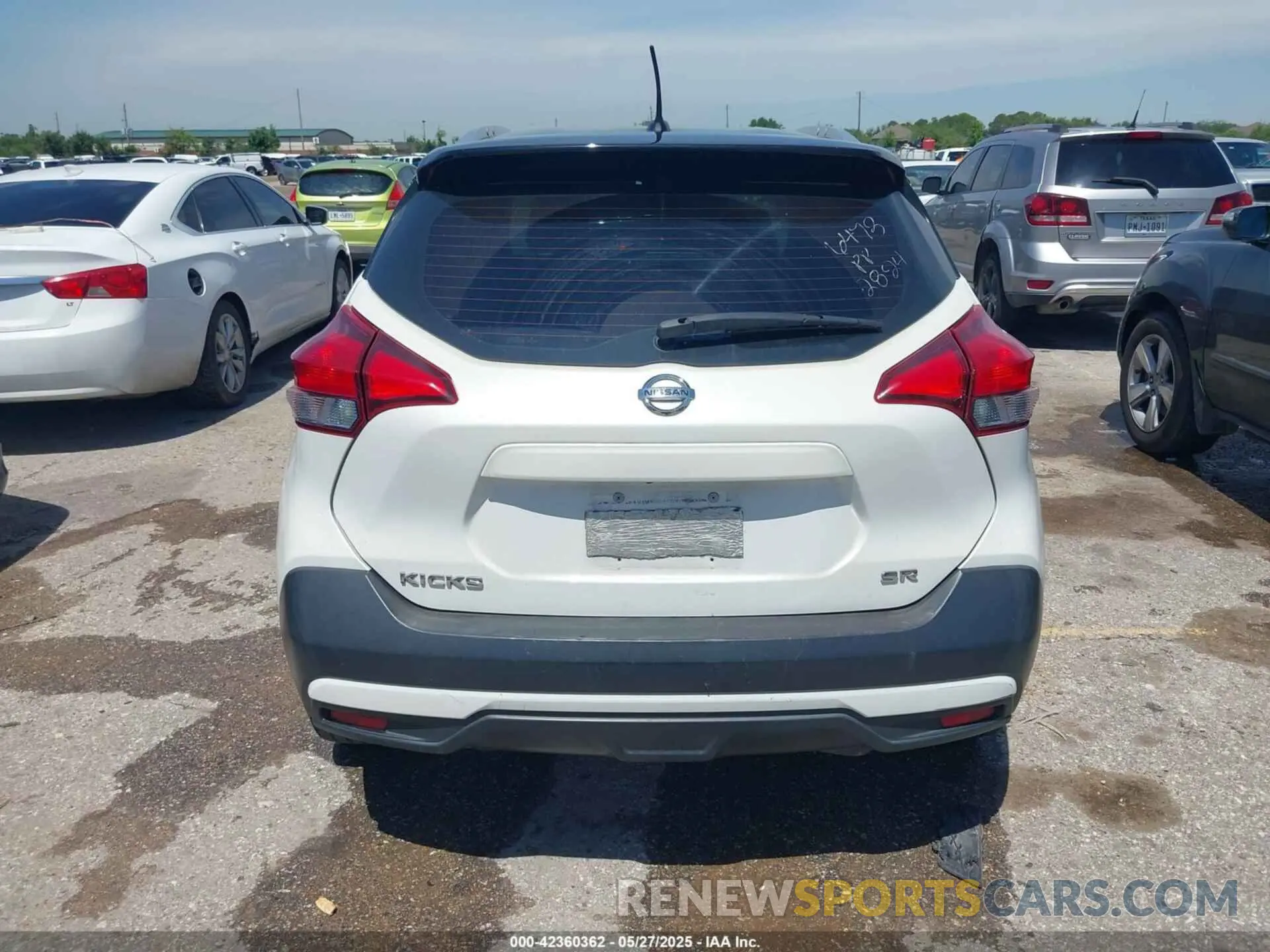 15 Photograph of a damaged car 3N1CP5CU1KL485214 NISSAN KICKS 2019