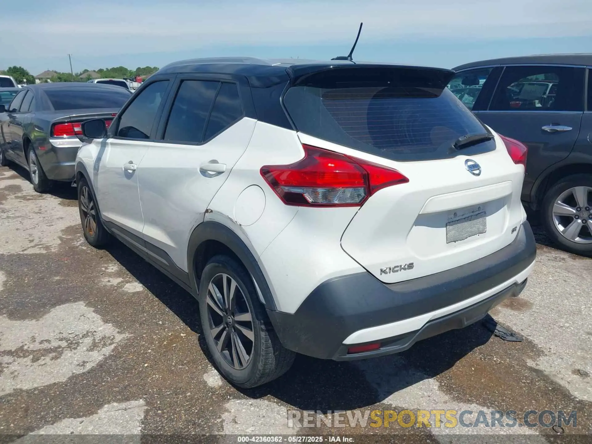 3 Photograph of a damaged car 3N1CP5CU1KL485214 NISSAN KICKS 2019