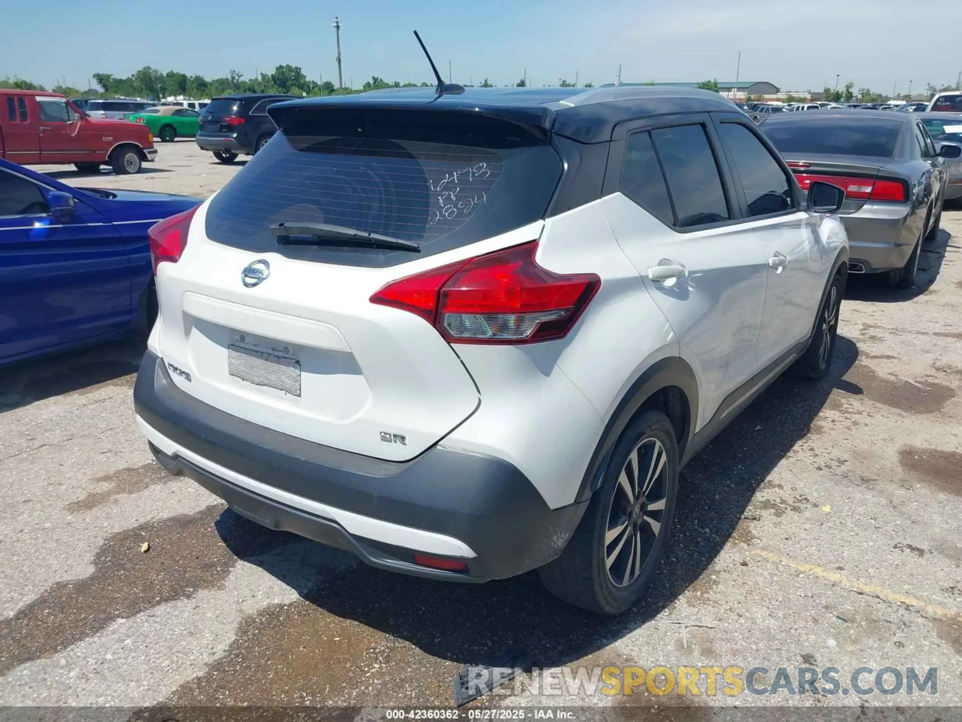 4 Photograph of a damaged car 3N1CP5CU1KL485214 NISSAN KICKS 2019