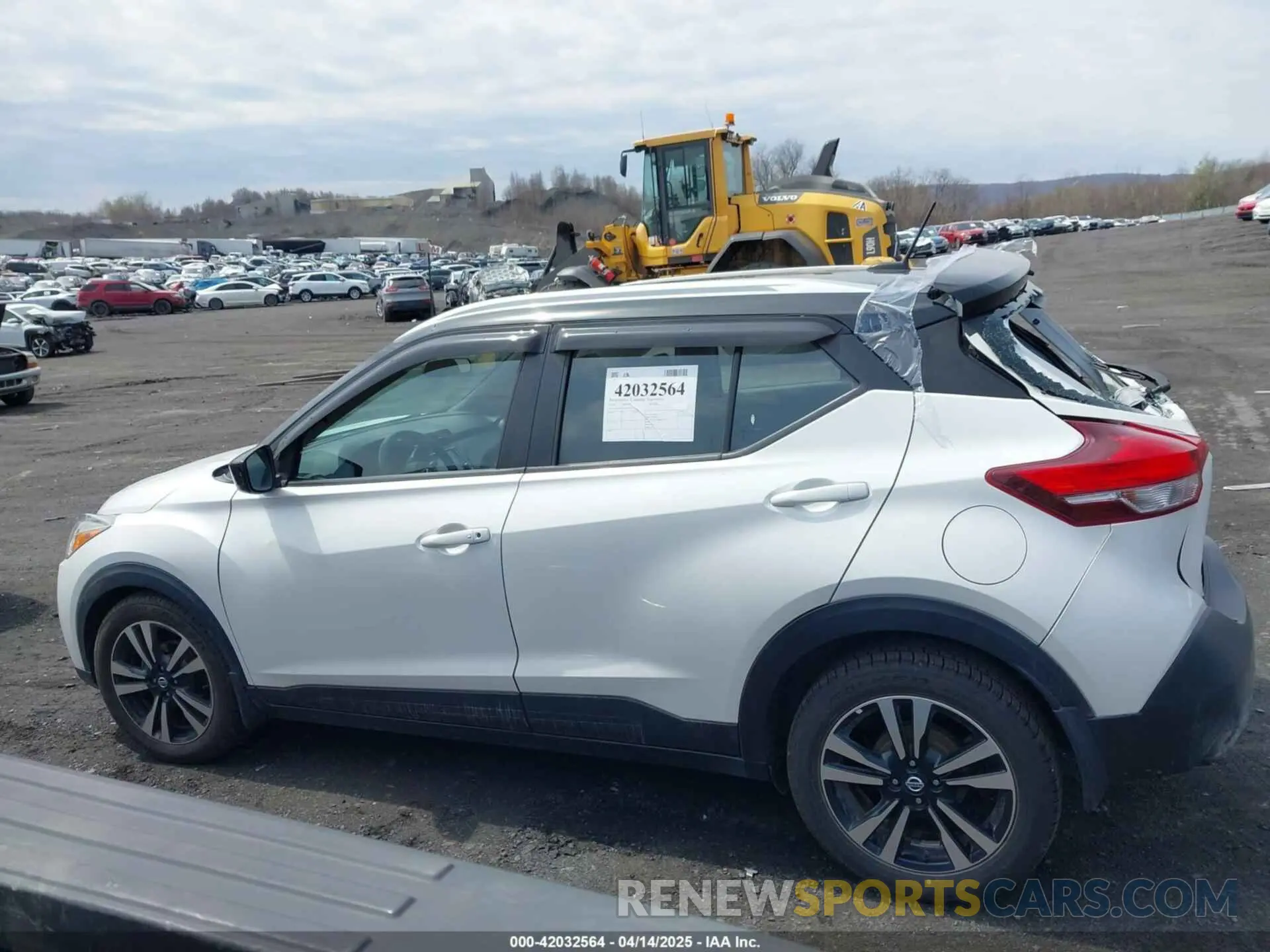 14 Photograph of a damaged car 3N1CP5CU1KL496388 NISSAN KICKS 2019