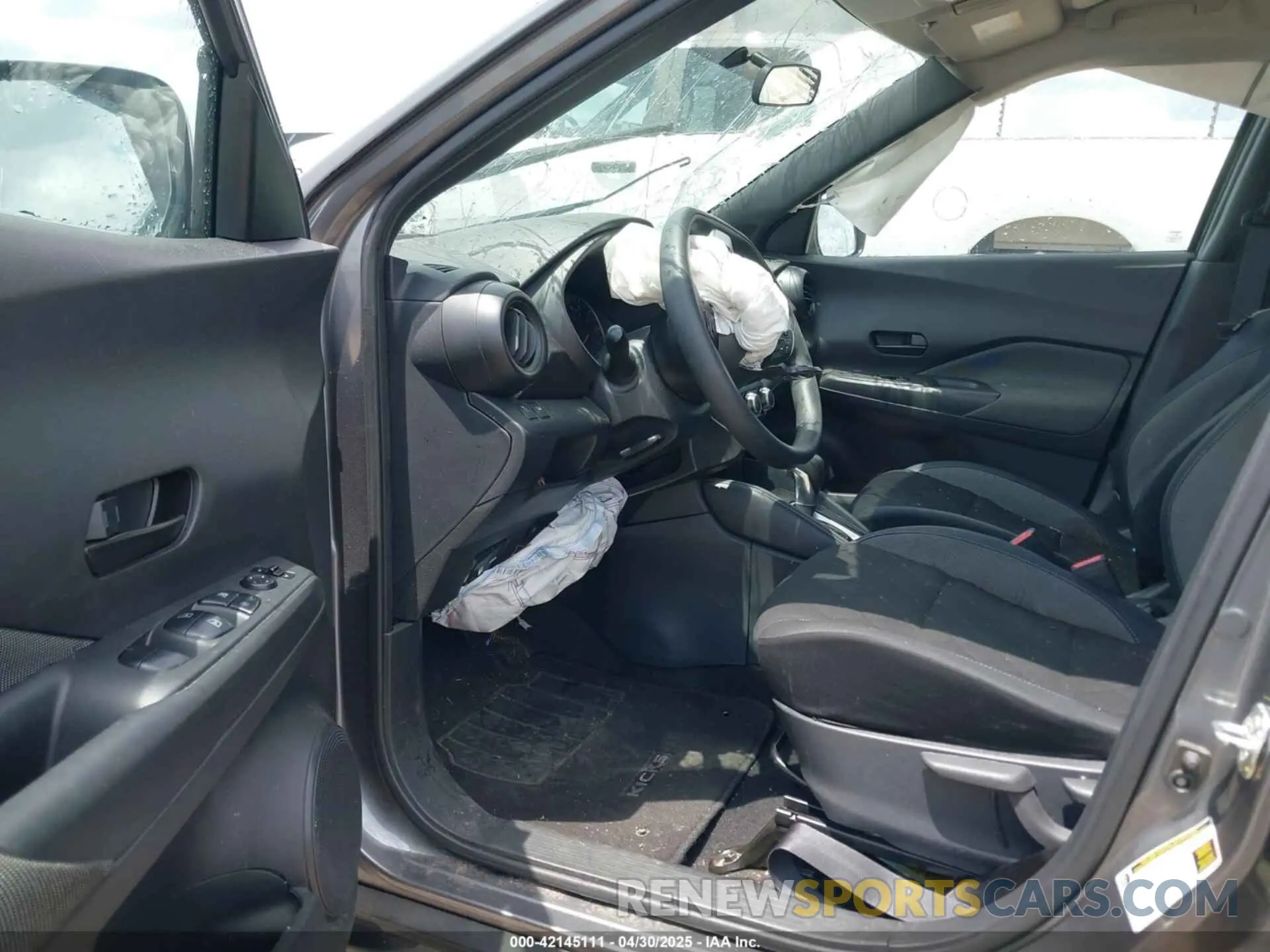 5 Photograph of a damaged car 3N1CP5CU1KL499629 NISSAN KICKS 2019