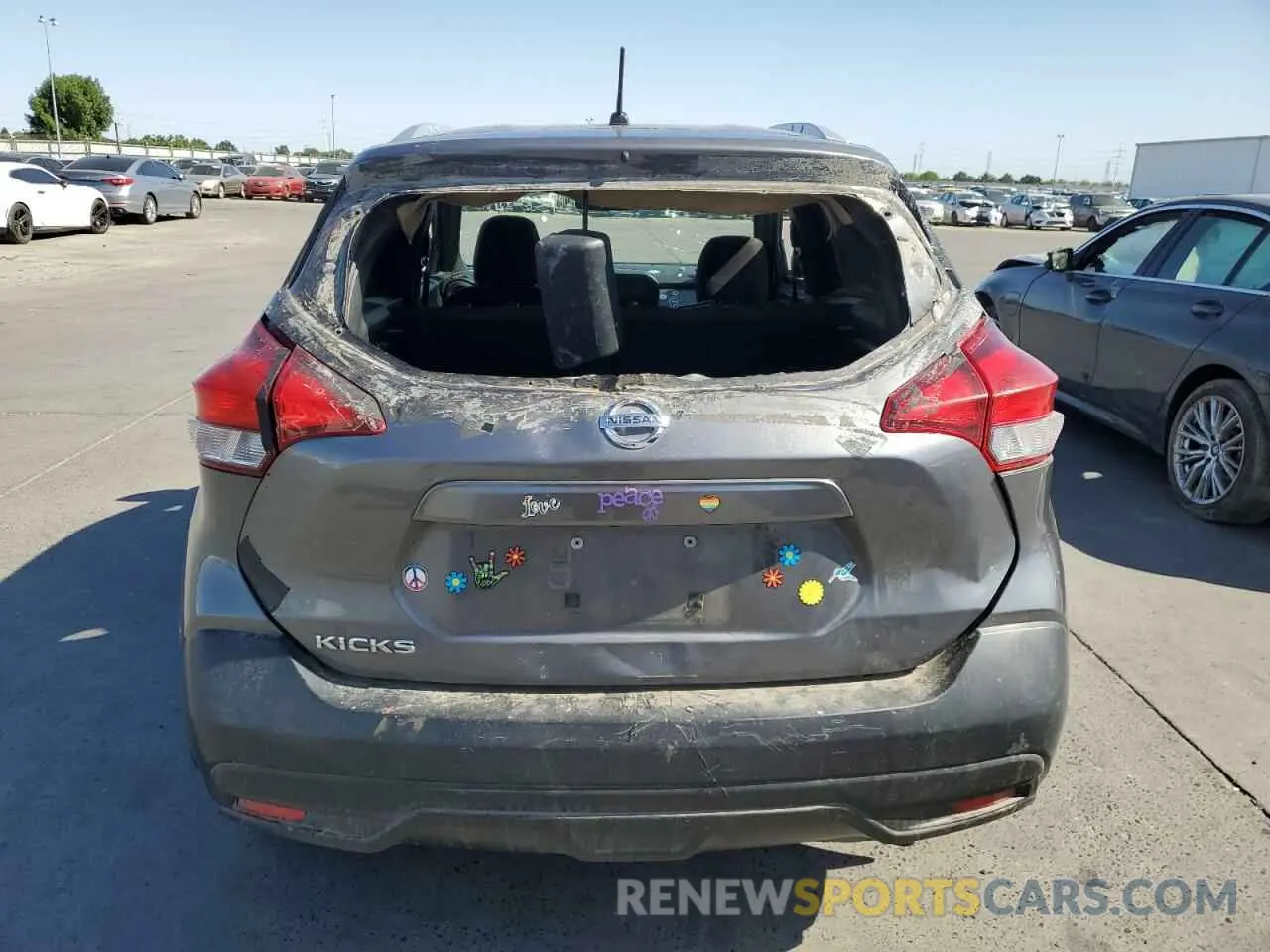 6 Photograph of a damaged car 3N1CP5CU1KL503811 NISSAN KICKS 2019