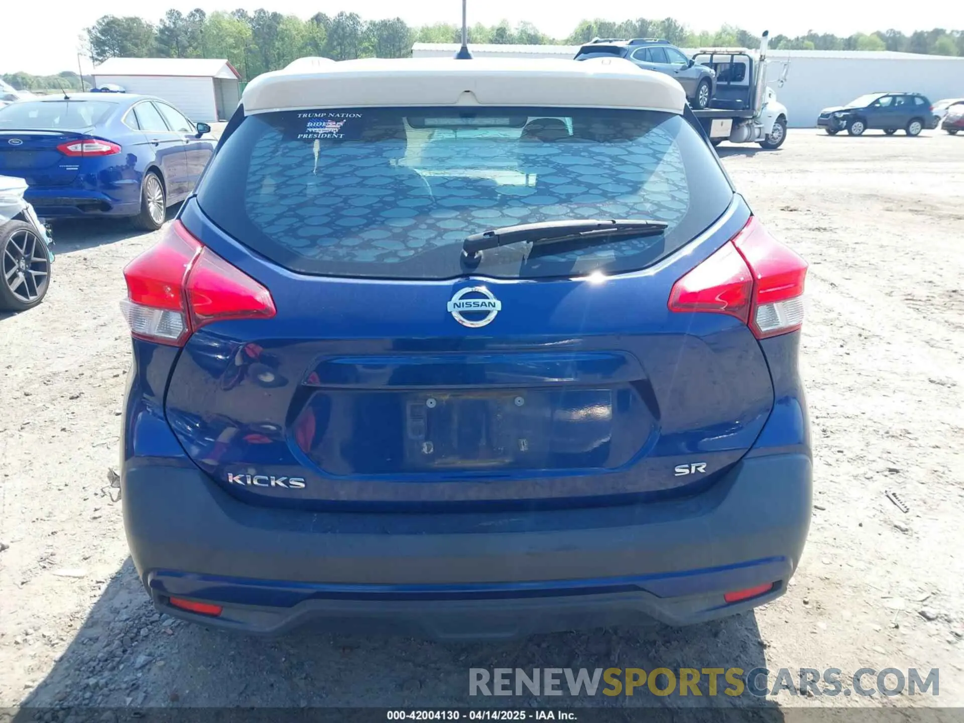 16 Photograph of a damaged car 3N1CP5CU1KL504781 NISSAN KICKS 2019