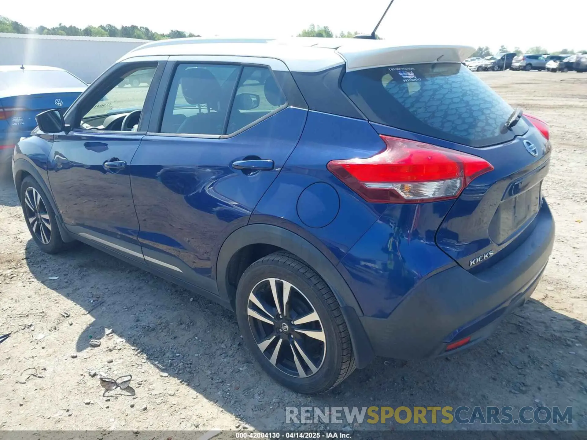 3 Photograph of a damaged car 3N1CP5CU1KL504781 NISSAN KICKS 2019
