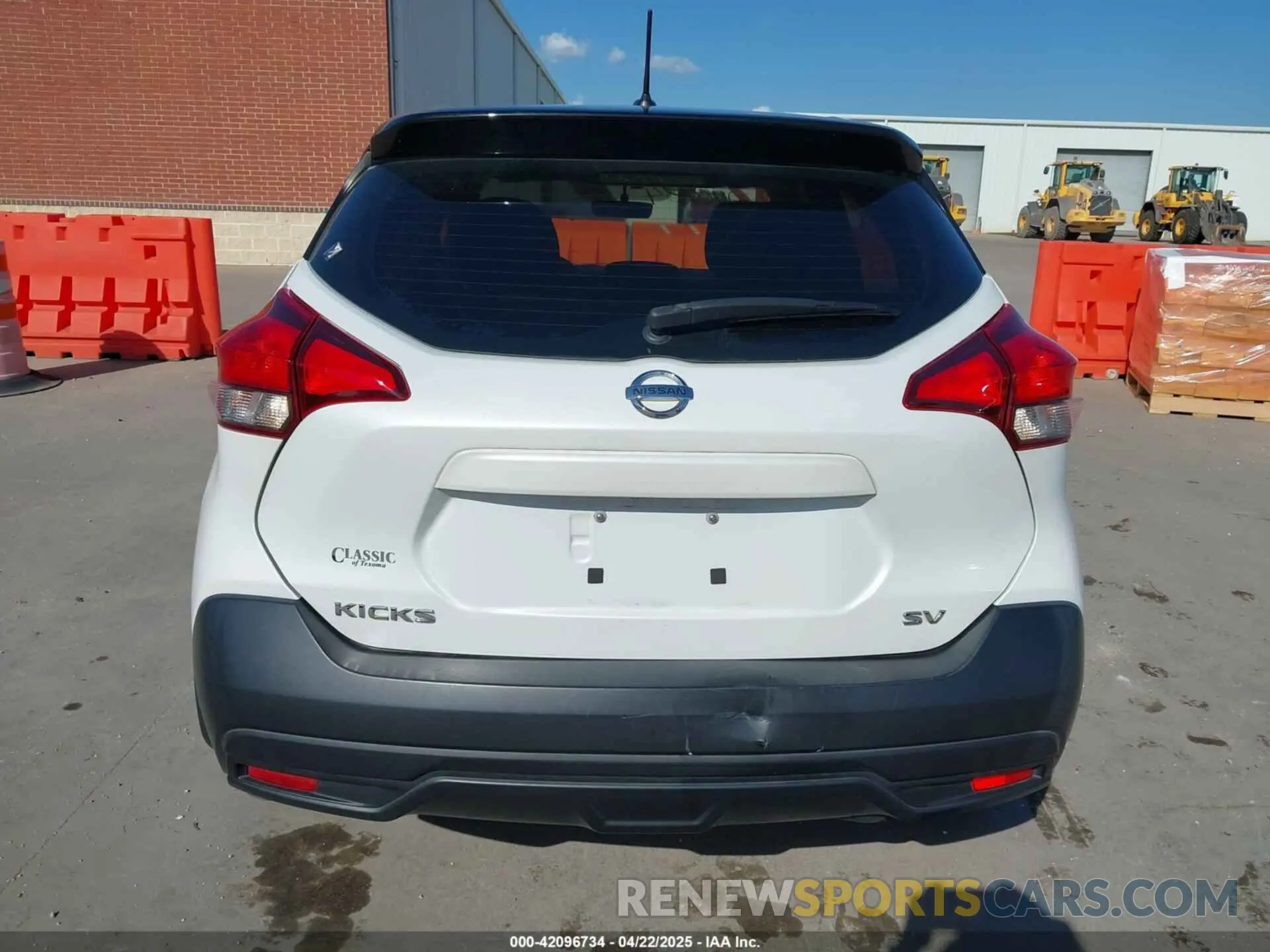 16 Photograph of a damaged car 3N1CP5CU1KL517109 NISSAN KICKS 2019
