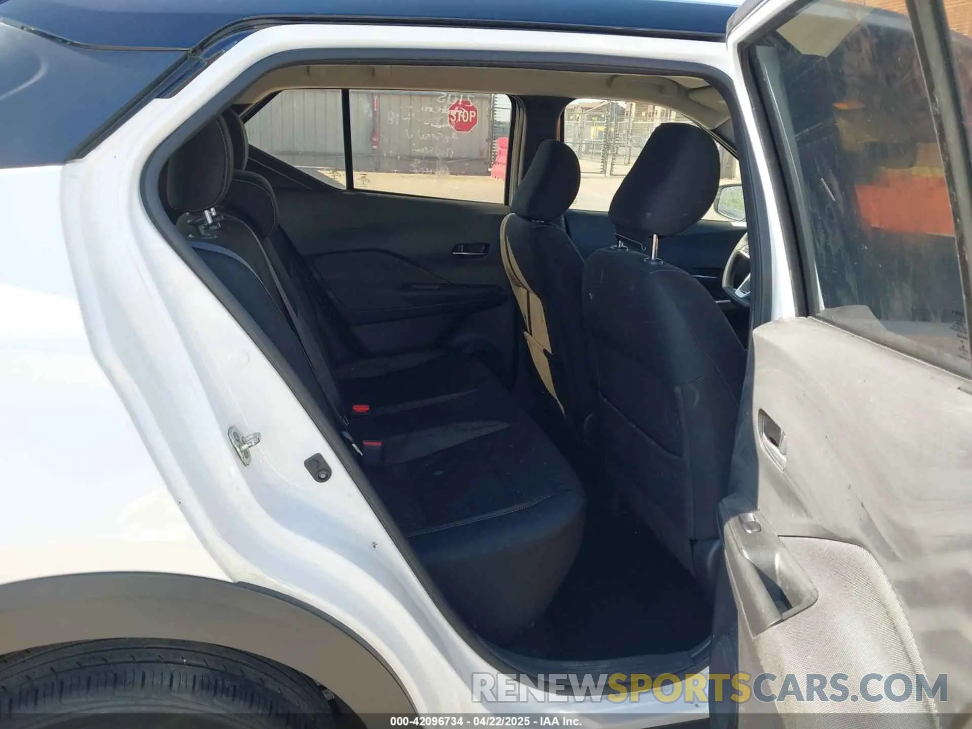 8 Photograph of a damaged car 3N1CP5CU1KL517109 NISSAN KICKS 2019