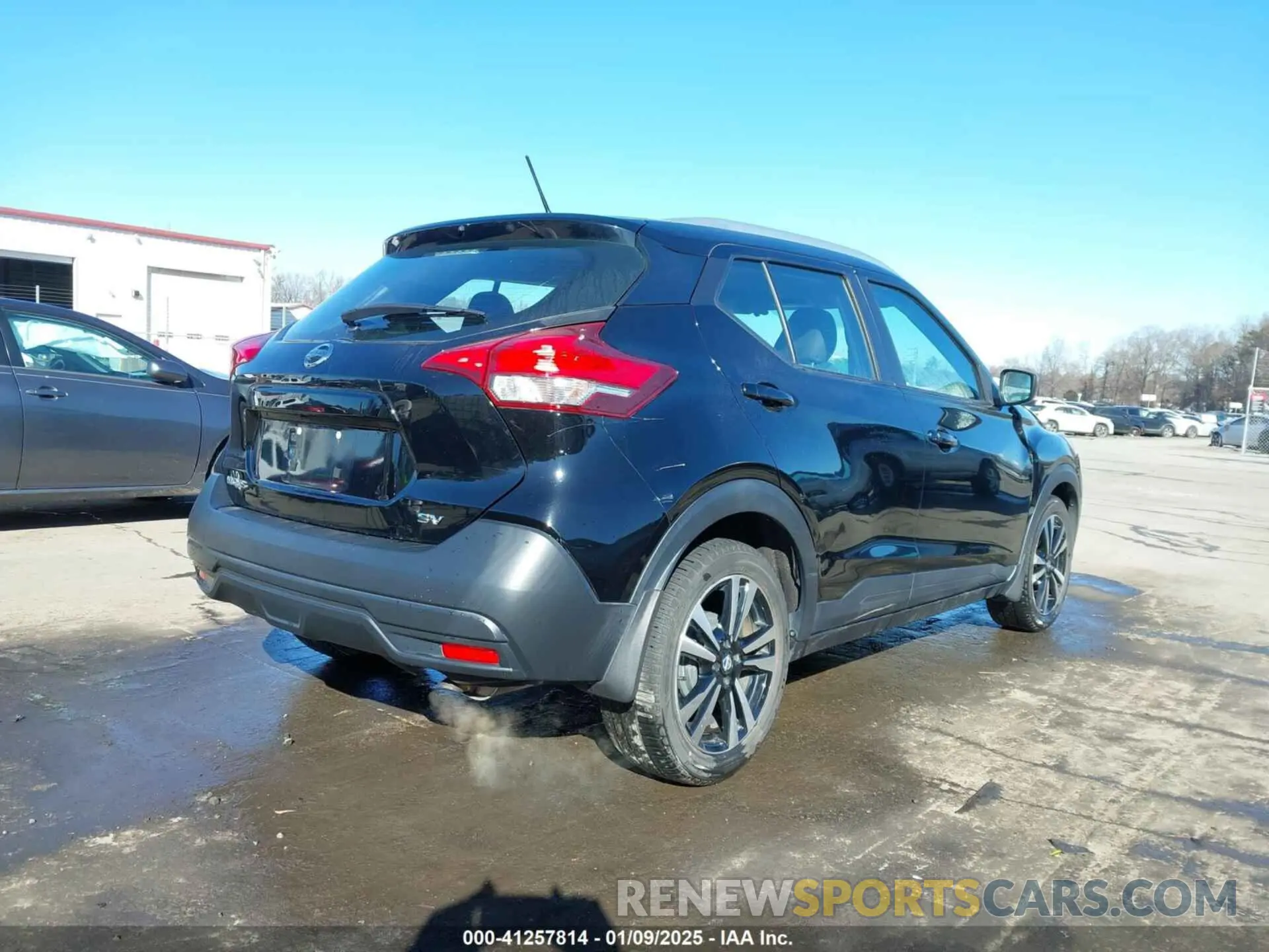 4 Photograph of a damaged car 3N1CP5CU1KL519202 NISSAN KICKS 2019