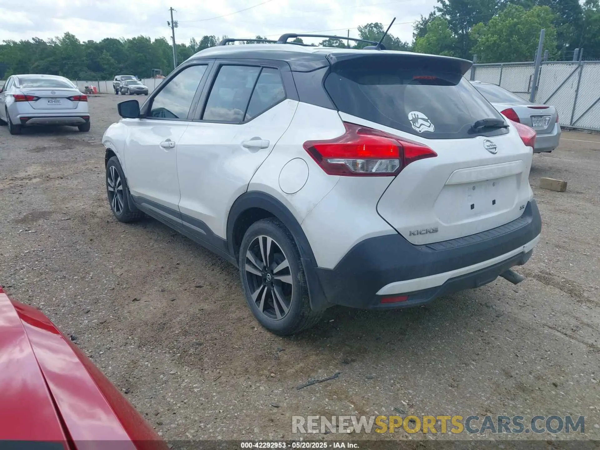 3 Photograph of a damaged car 3N1CP5CU1KL521550 NISSAN KICKS 2019