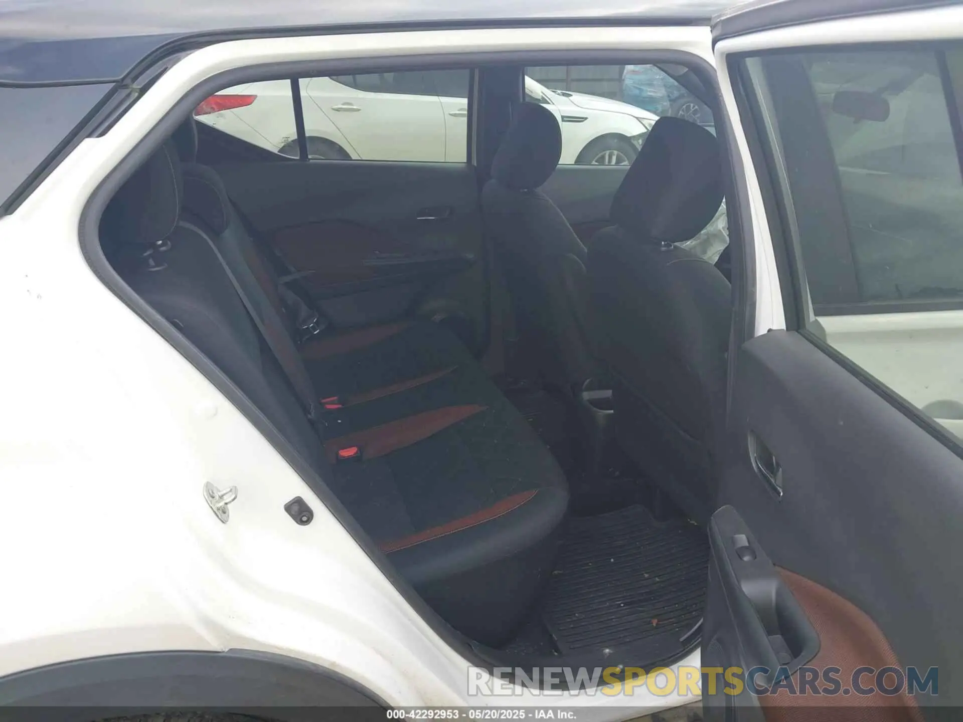 8 Photograph of a damaged car 3N1CP5CU1KL521550 NISSAN KICKS 2019