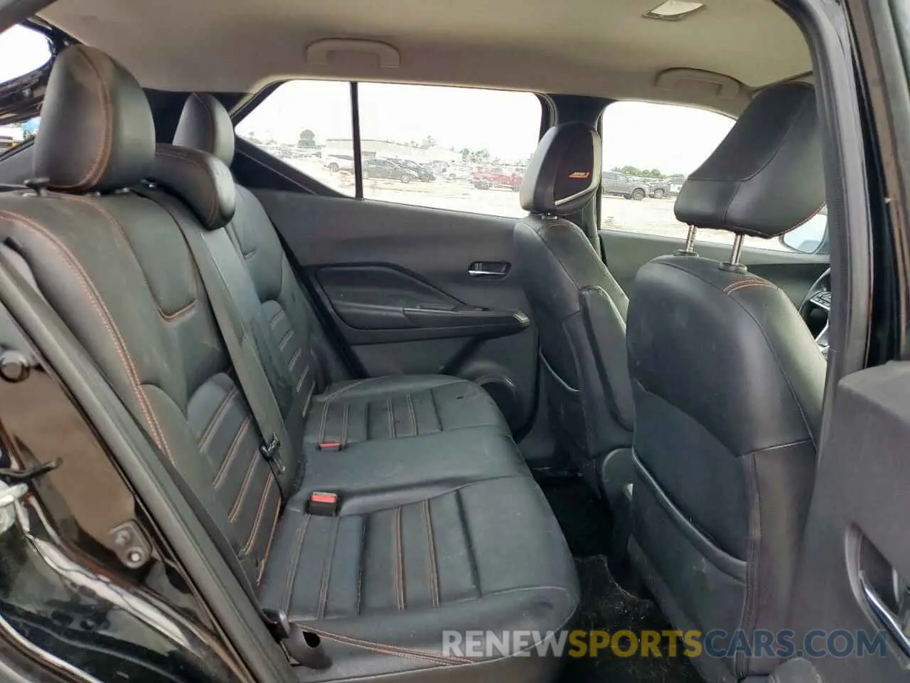 11 Photograph of a damaged car 3N1CP5CU1KL526148 NISSAN KICKS 2019