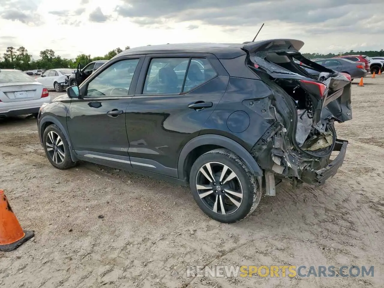 2 Photograph of a damaged car 3N1CP5CU1KL526148 NISSAN KICKS 2019