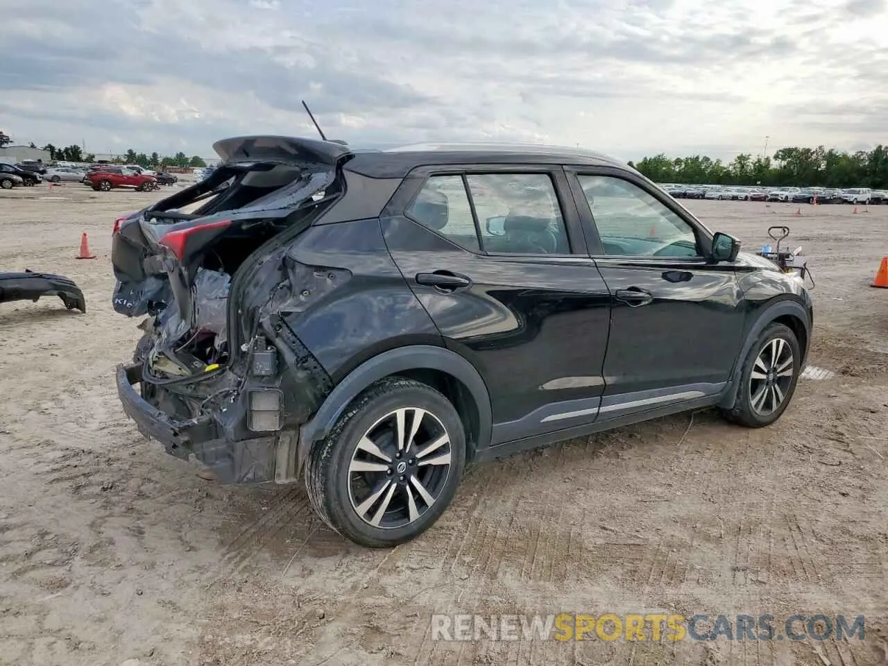 3 Photograph of a damaged car 3N1CP5CU1KL526148 NISSAN KICKS 2019