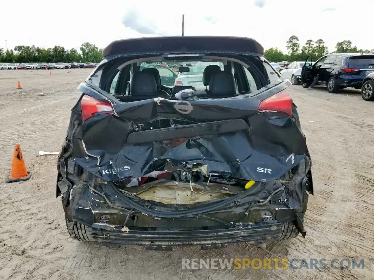 6 Photograph of a damaged car 3N1CP5CU1KL526148 NISSAN KICKS 2019