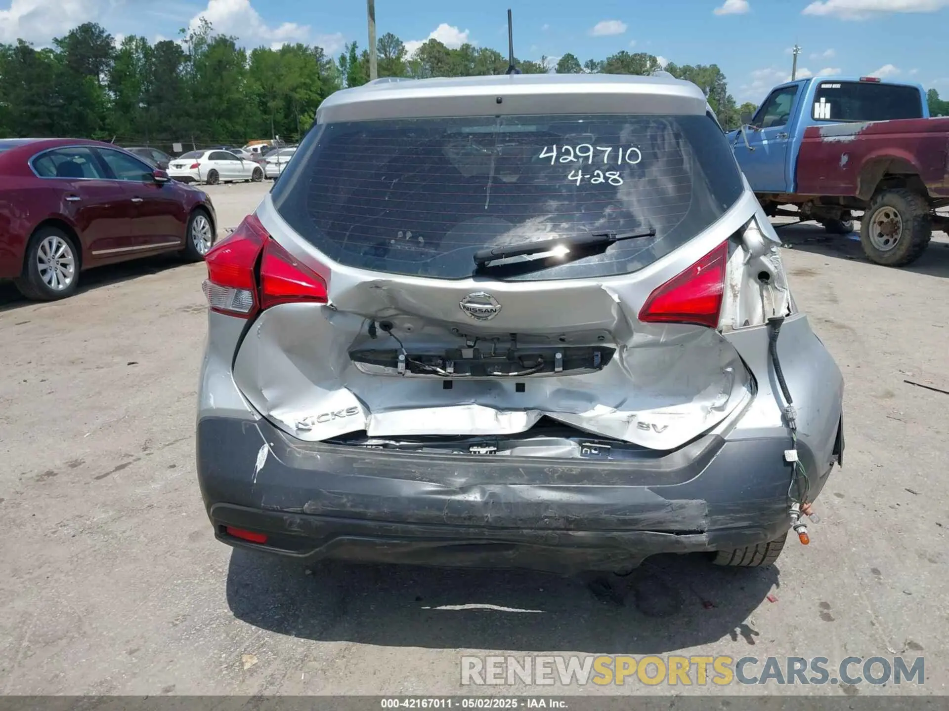 17 Photograph of a damaged car 3N1CP5CU1KL529244 NISSAN KICKS 2019