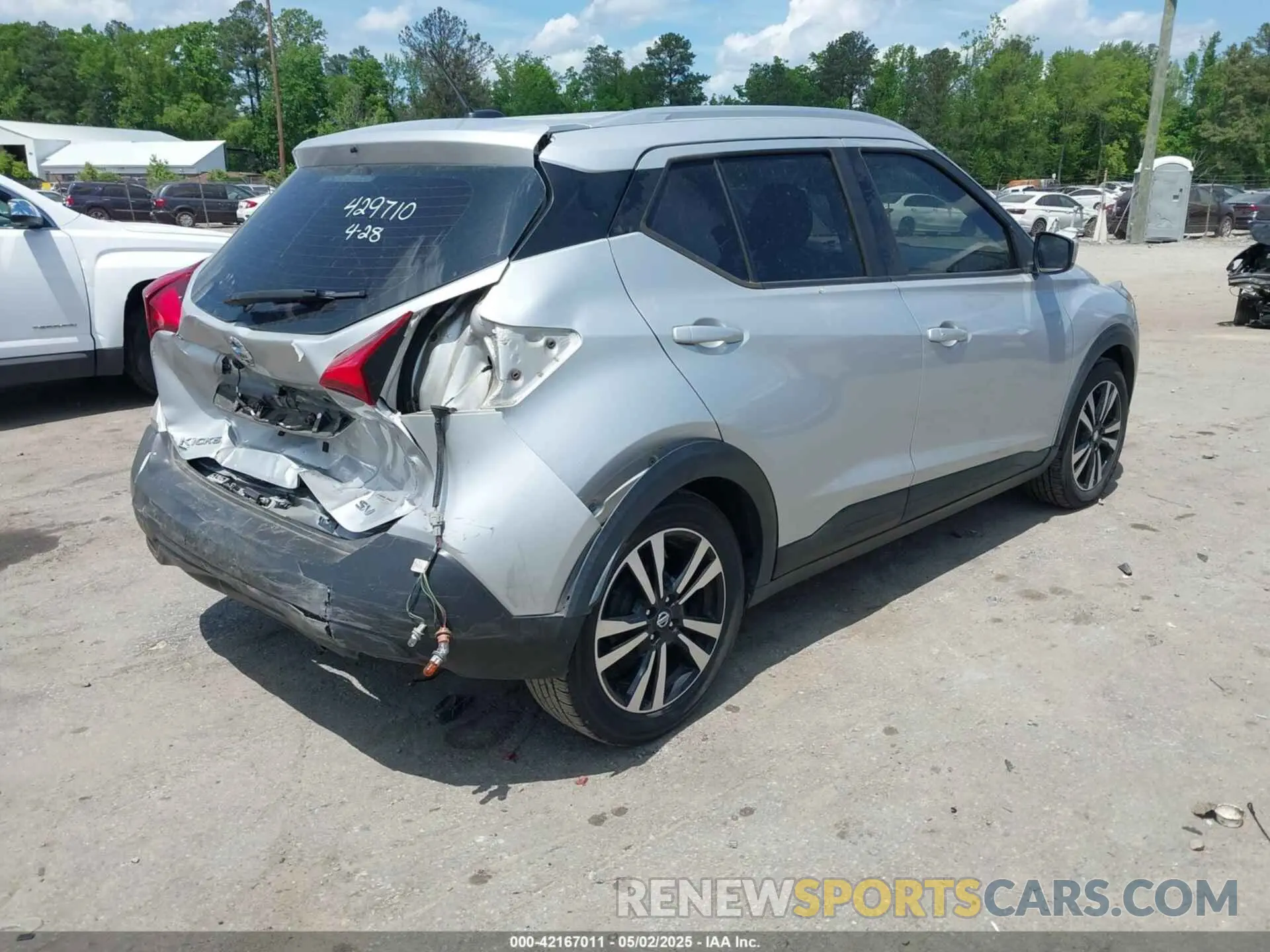 4 Photograph of a damaged car 3N1CP5CU1KL529244 NISSAN KICKS 2019