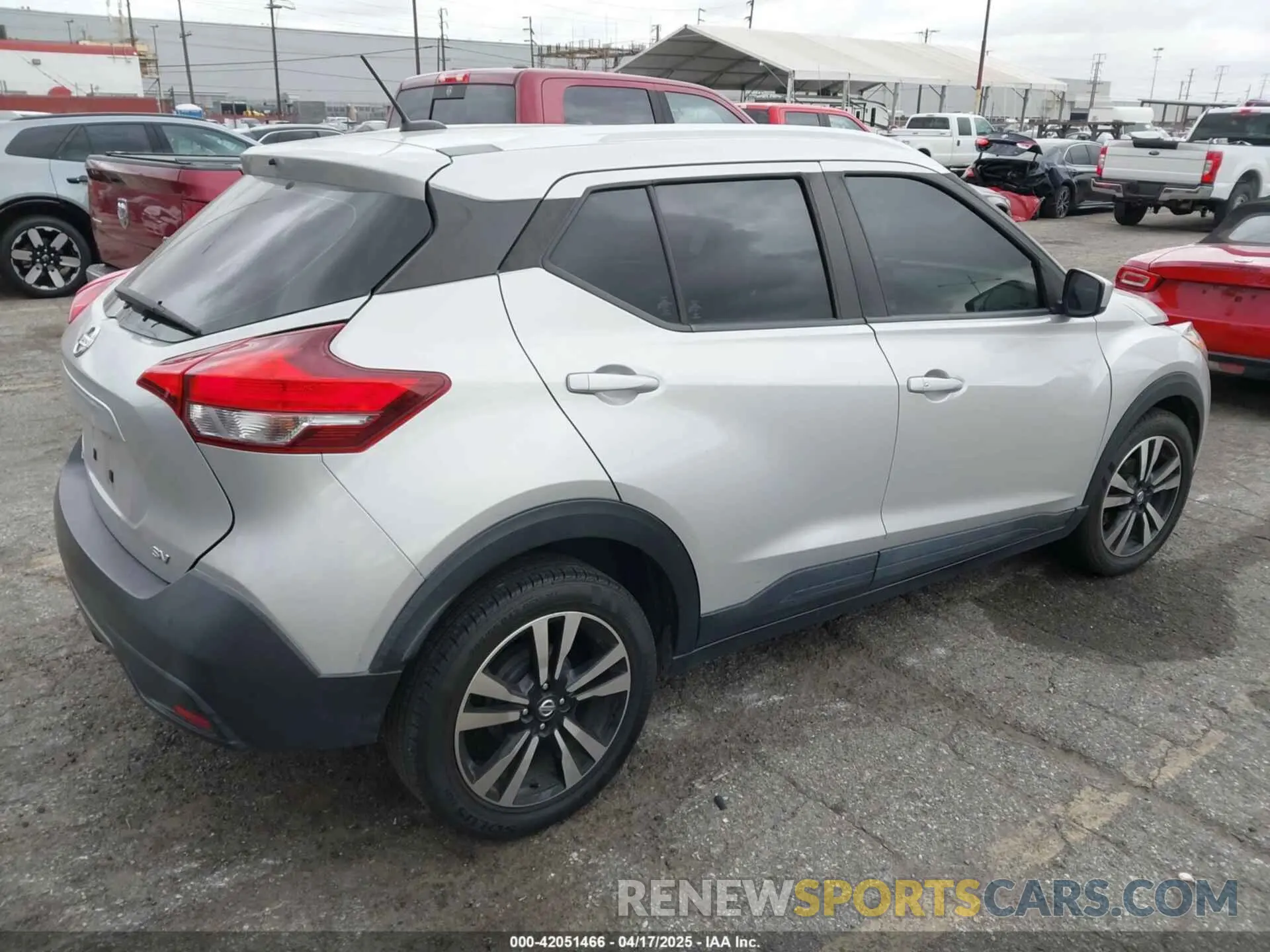 4 Photograph of a damaged car 3N1CP5CU1KL535075 NISSAN KICKS 2019
