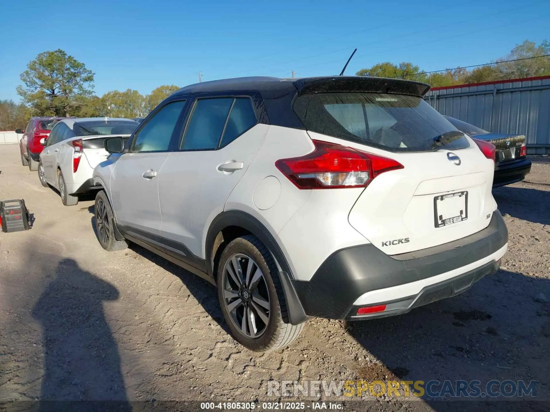 3 Photograph of a damaged car 3N1CP5CU1KL538381 NISSAN KICKS 2019