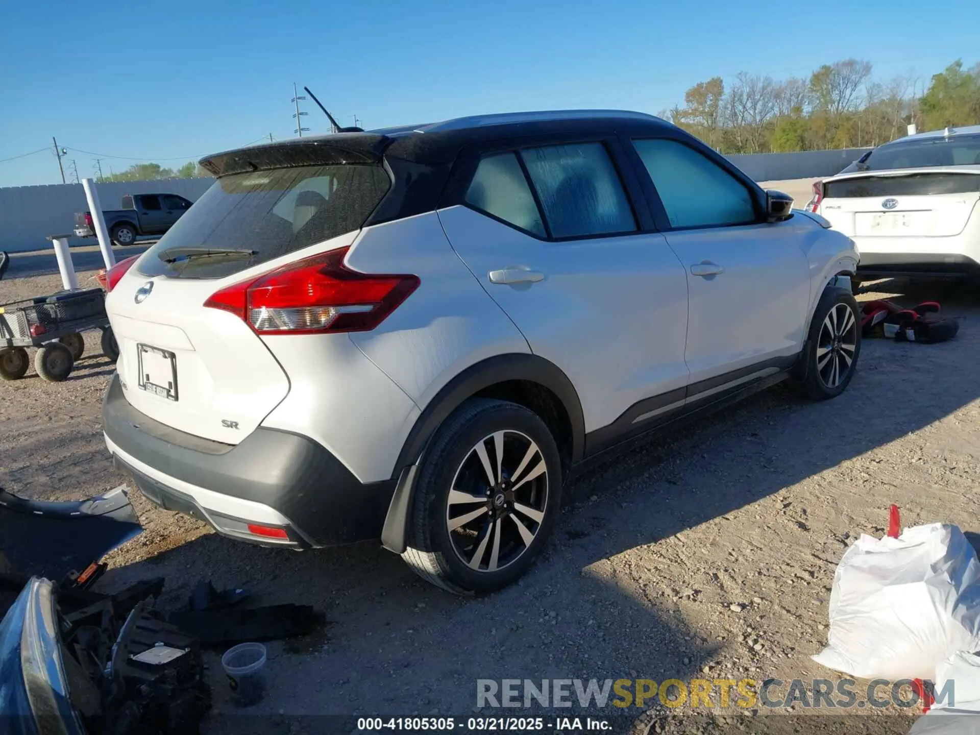 4 Photograph of a damaged car 3N1CP5CU1KL538381 NISSAN KICKS 2019