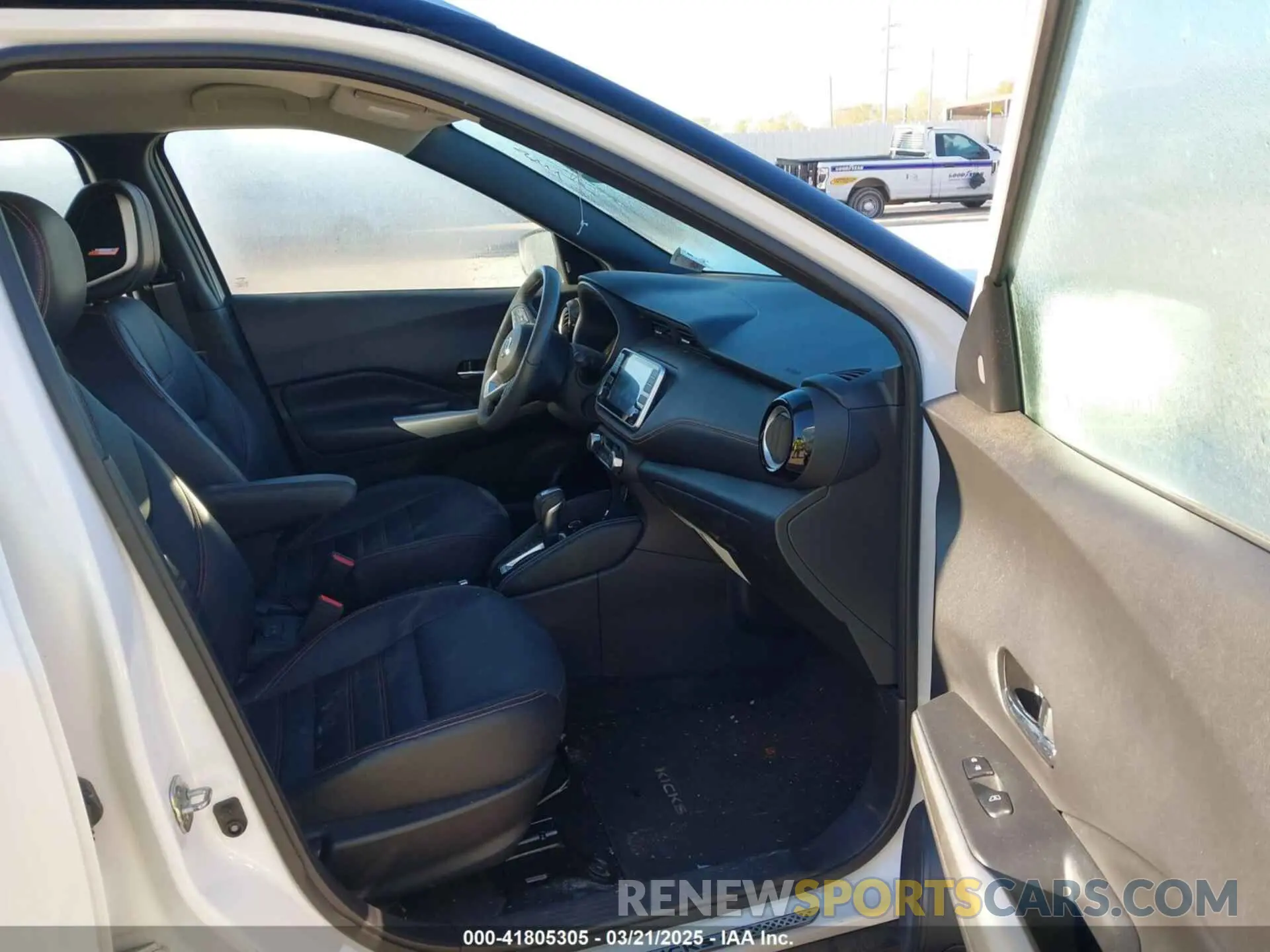 5 Photograph of a damaged car 3N1CP5CU1KL538381 NISSAN KICKS 2019