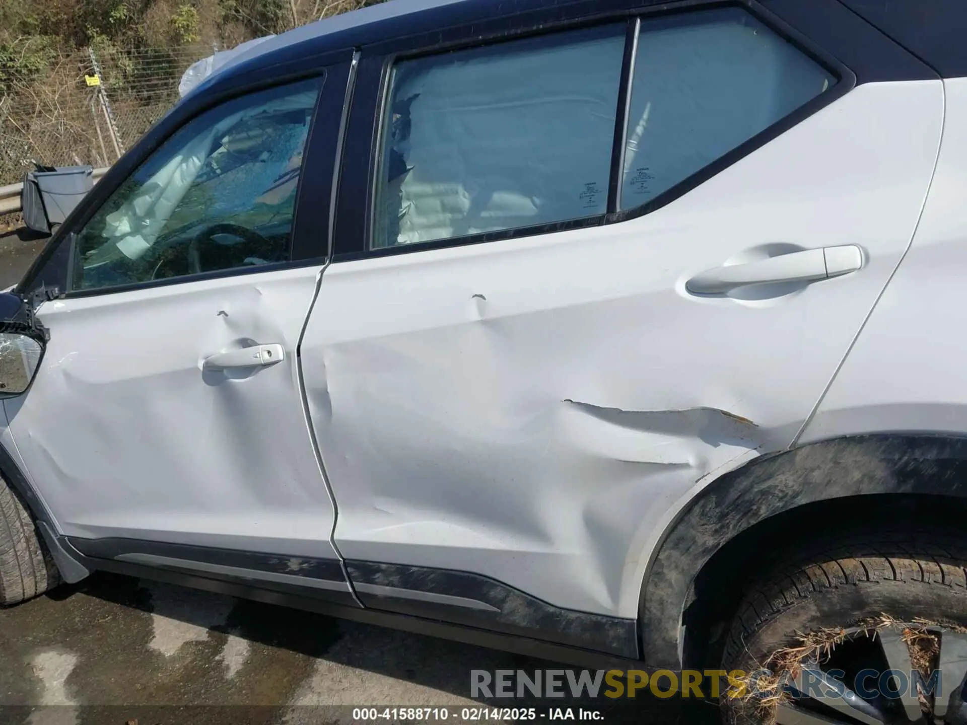 13 Photograph of a damaged car 3N1CP5CU1KL538879 NISSAN KICKS 2019