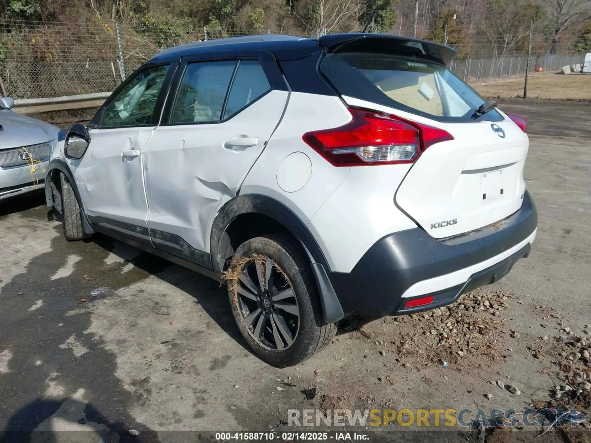 3 Photograph of a damaged car 3N1CP5CU1KL538879 NISSAN KICKS 2019