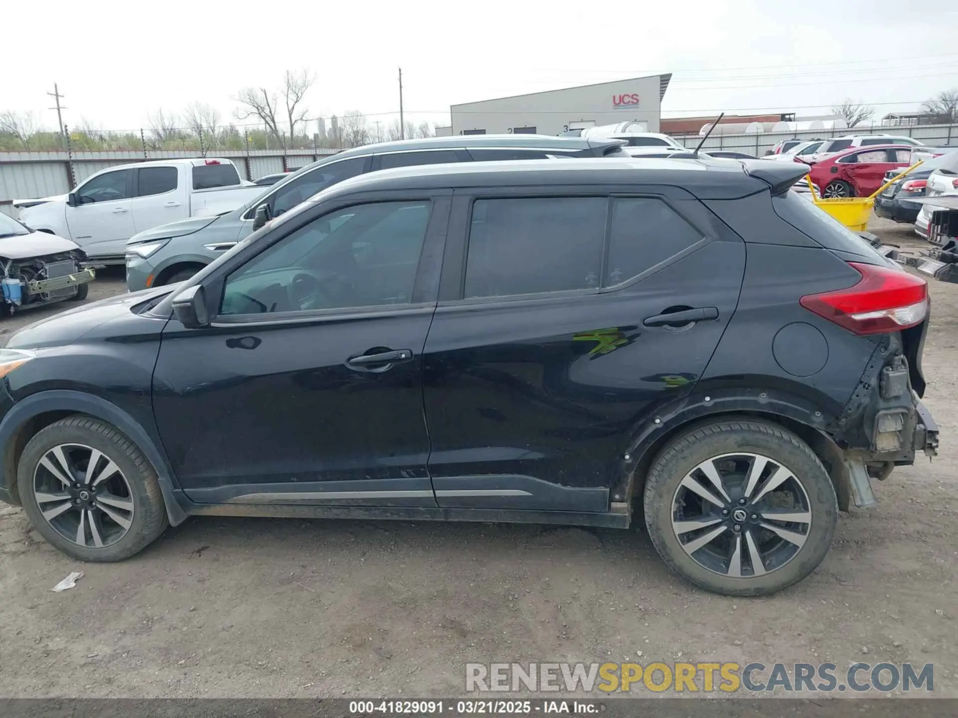 15 Photograph of a damaged car 3N1CP5CU1KL556105 NISSAN KICKS 2019