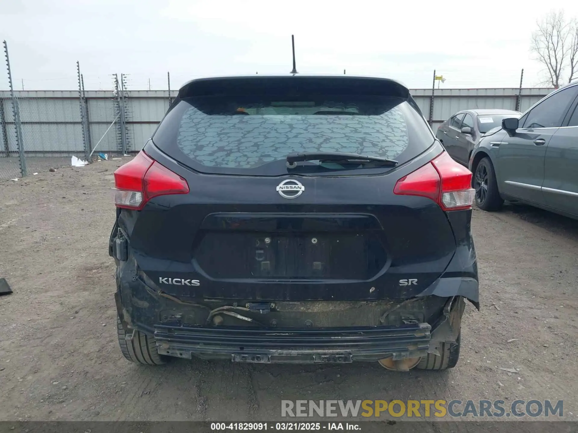 17 Photograph of a damaged car 3N1CP5CU1KL556105 NISSAN KICKS 2019