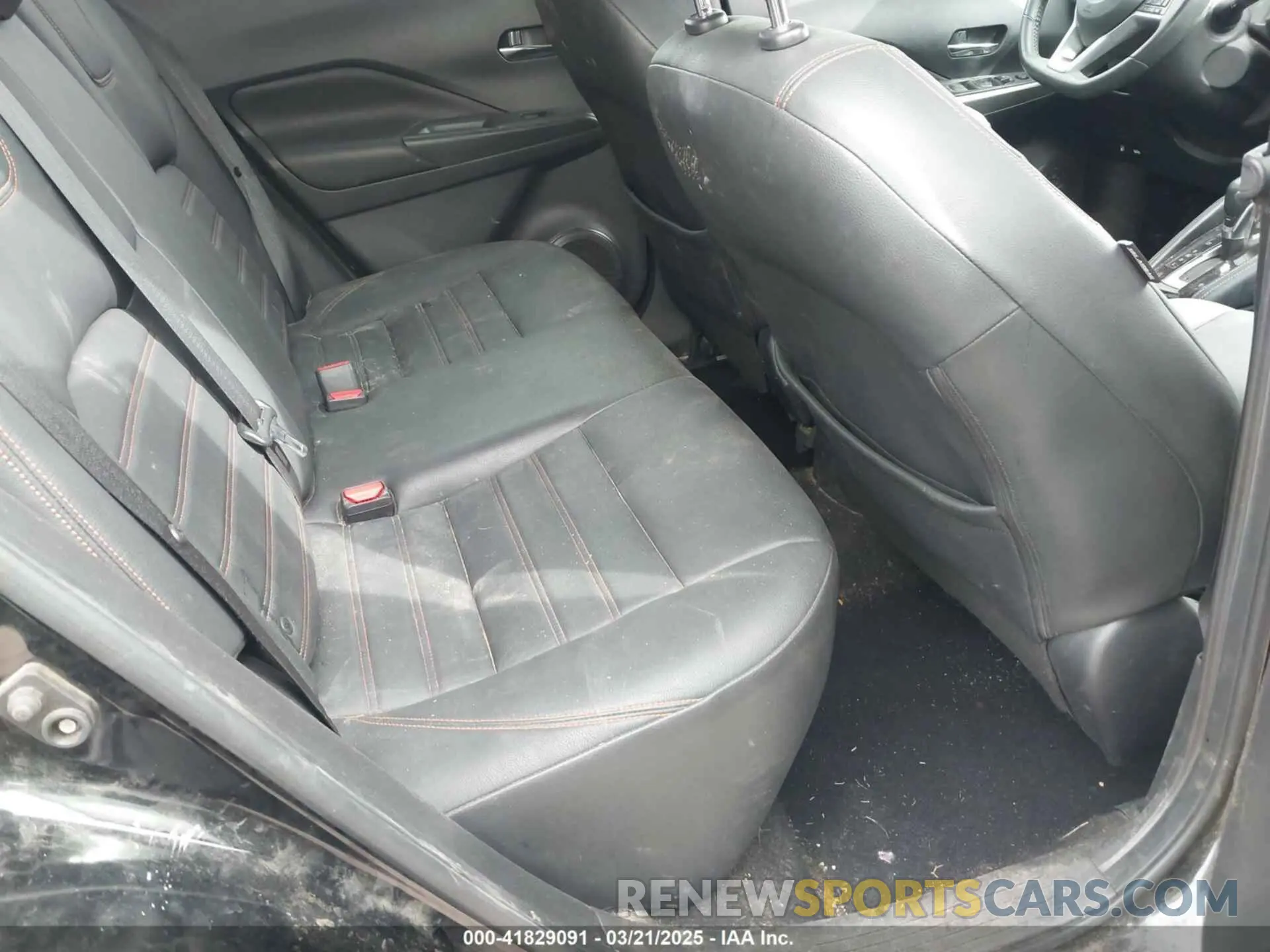 8 Photograph of a damaged car 3N1CP5CU1KL556105 NISSAN KICKS 2019