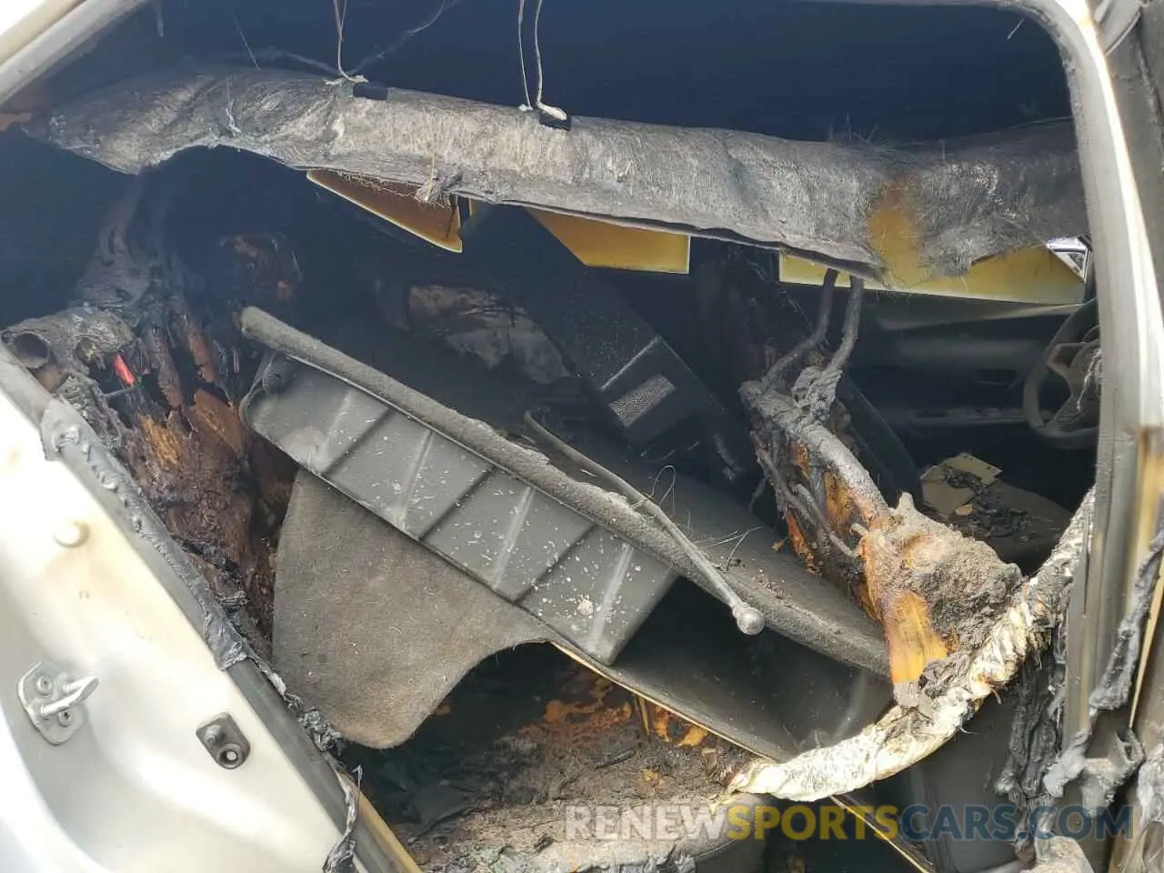 12 Photograph of a damaged car 3N1CP5CU1KL558033 NISSAN KICKS 2019