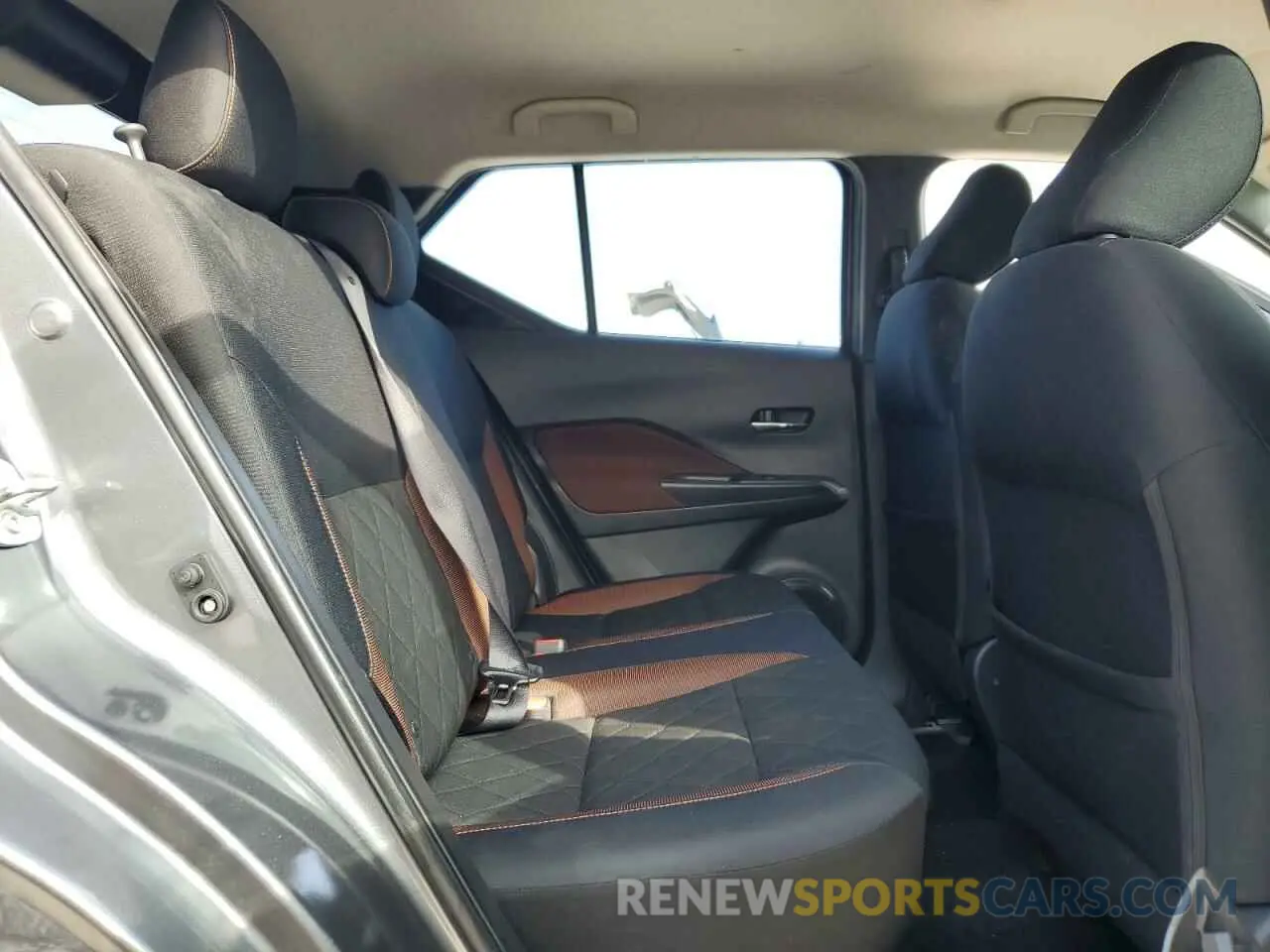 11 Photograph of a damaged car 3N1CP5CU1KL558405 NISSAN KICKS 2019