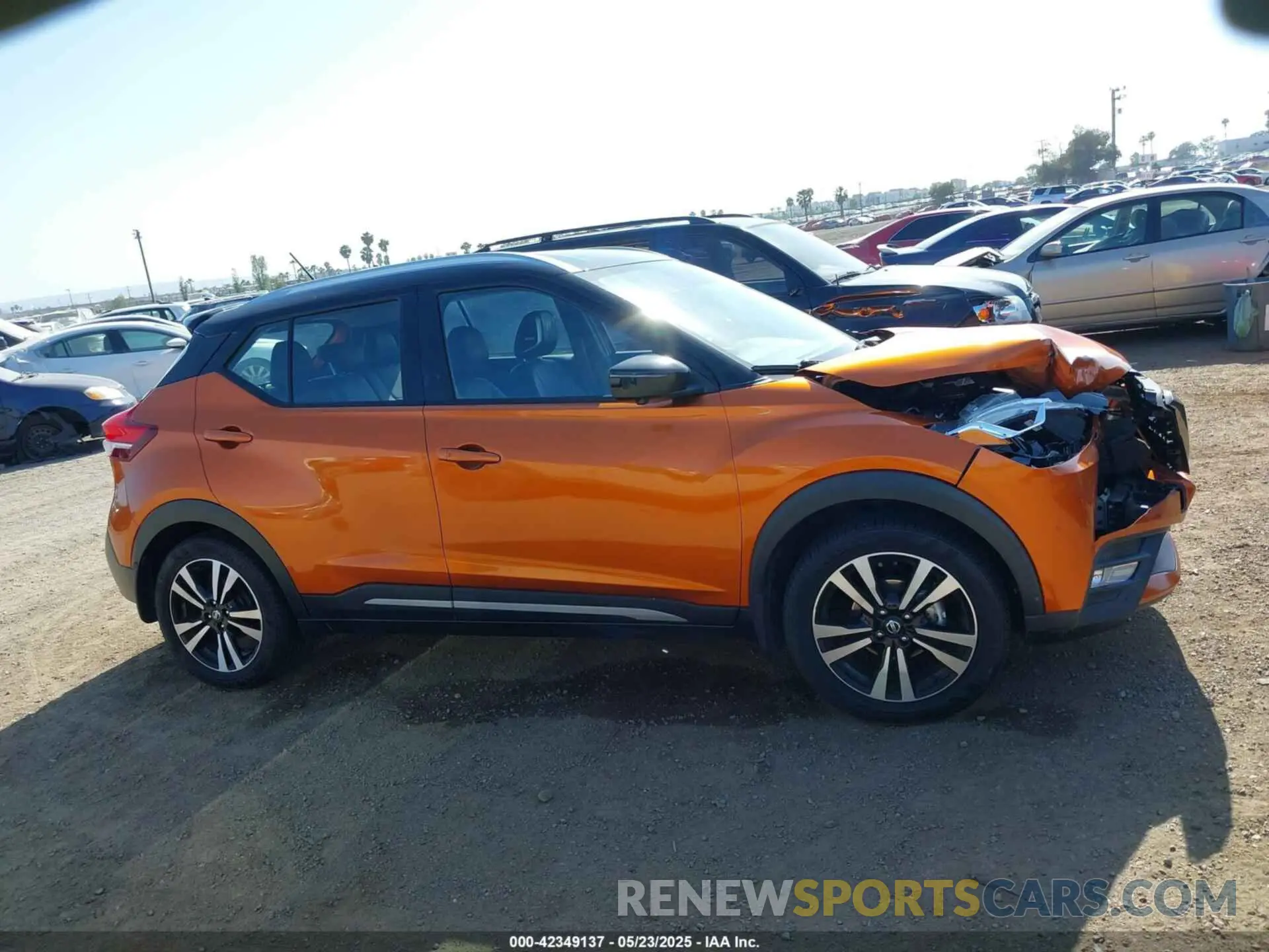14 Photograph of a damaged car 3N1CP5CU1KL567444 NISSAN KICKS 2019