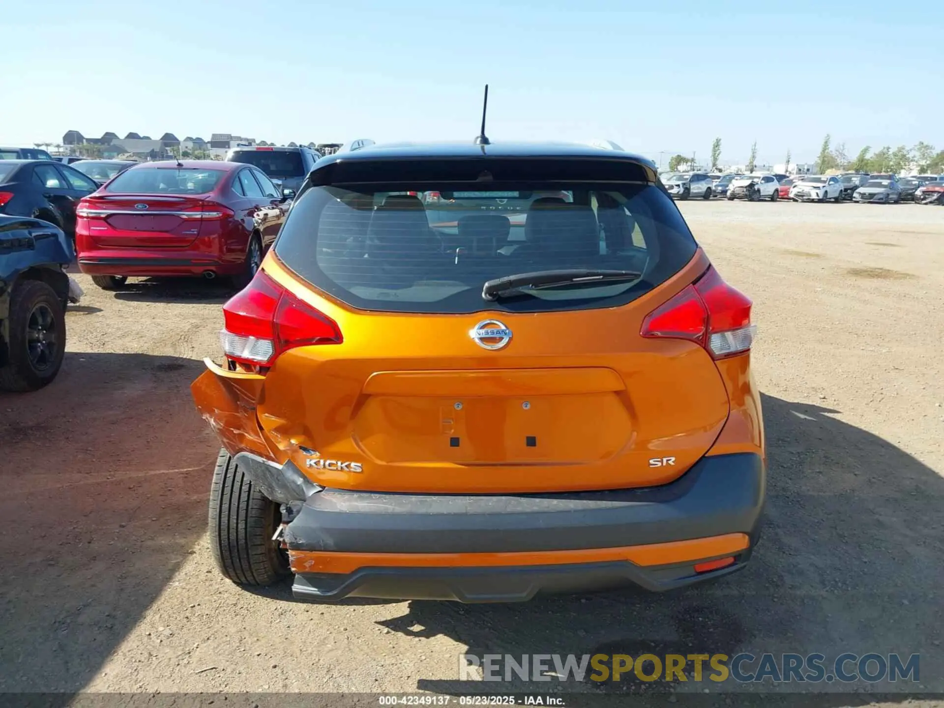 17 Photograph of a damaged car 3N1CP5CU1KL567444 NISSAN KICKS 2019