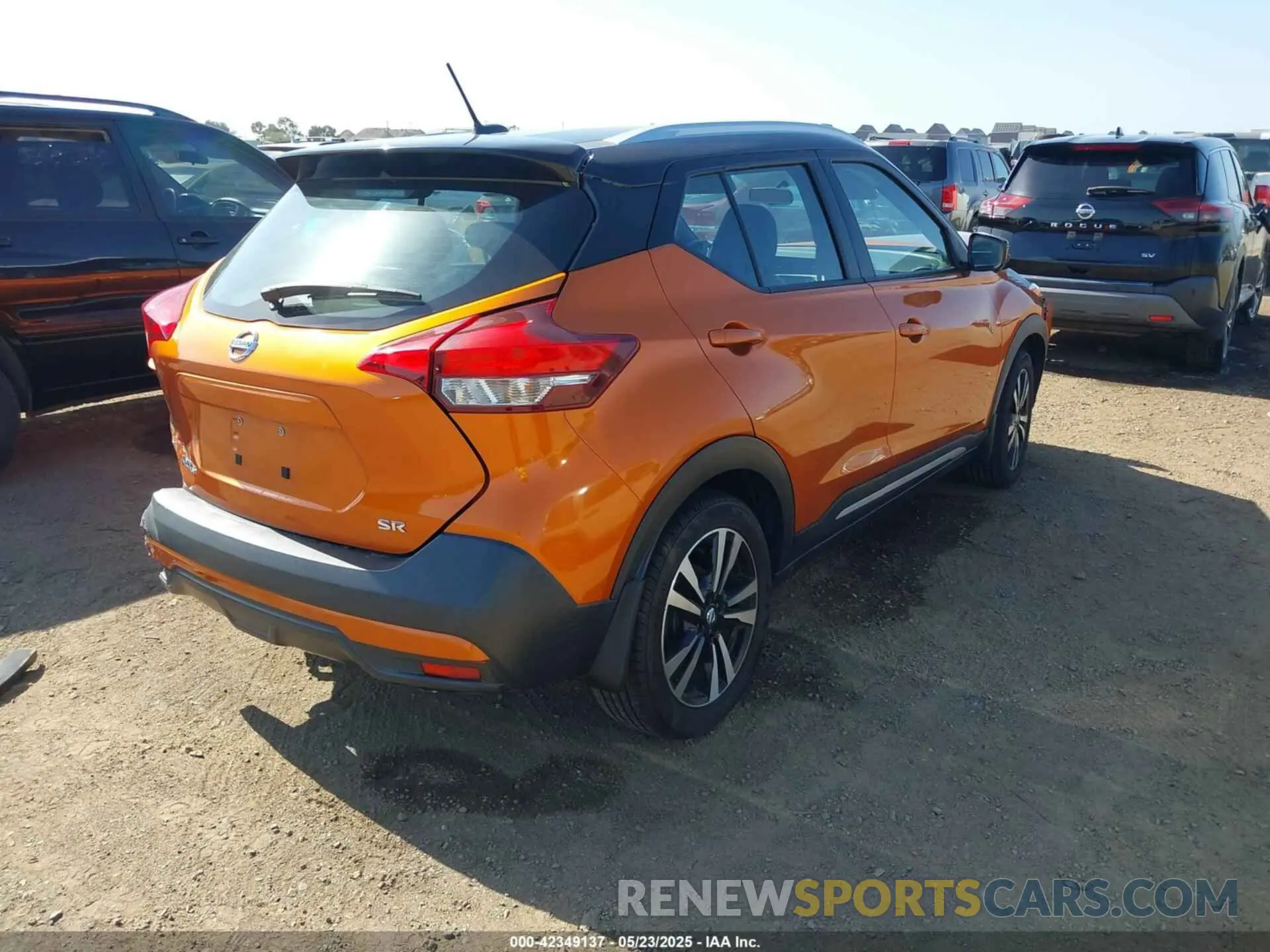 4 Photograph of a damaged car 3N1CP5CU1KL567444 NISSAN KICKS 2019