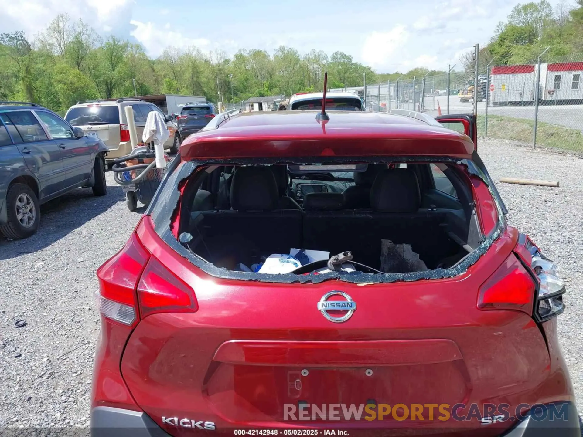 19 Photograph of a damaged car 3N1CP5CU2KL493953 NISSAN KICKS 2019