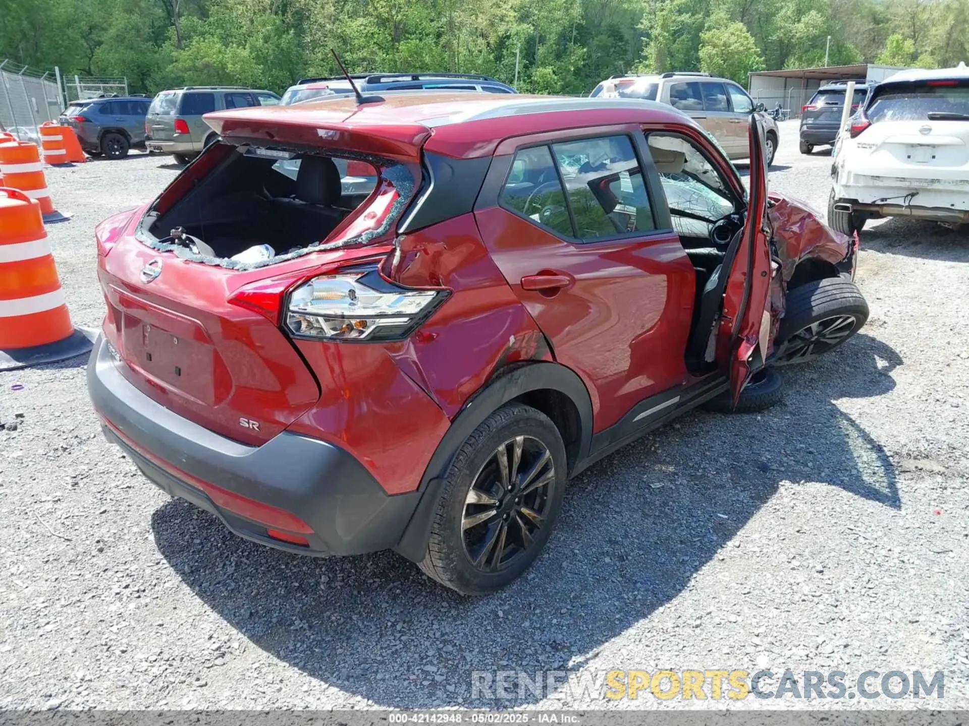 4 Photograph of a damaged car 3N1CP5CU2KL493953 NISSAN KICKS 2019
