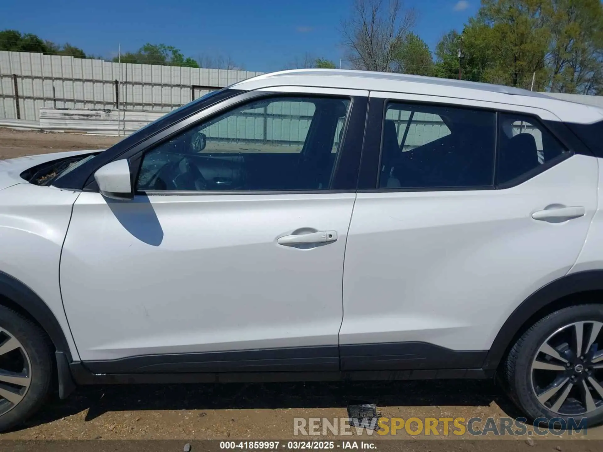 15 Photograph of a damaged car 3N1CP5CU2KL497873 NISSAN KICKS 2019