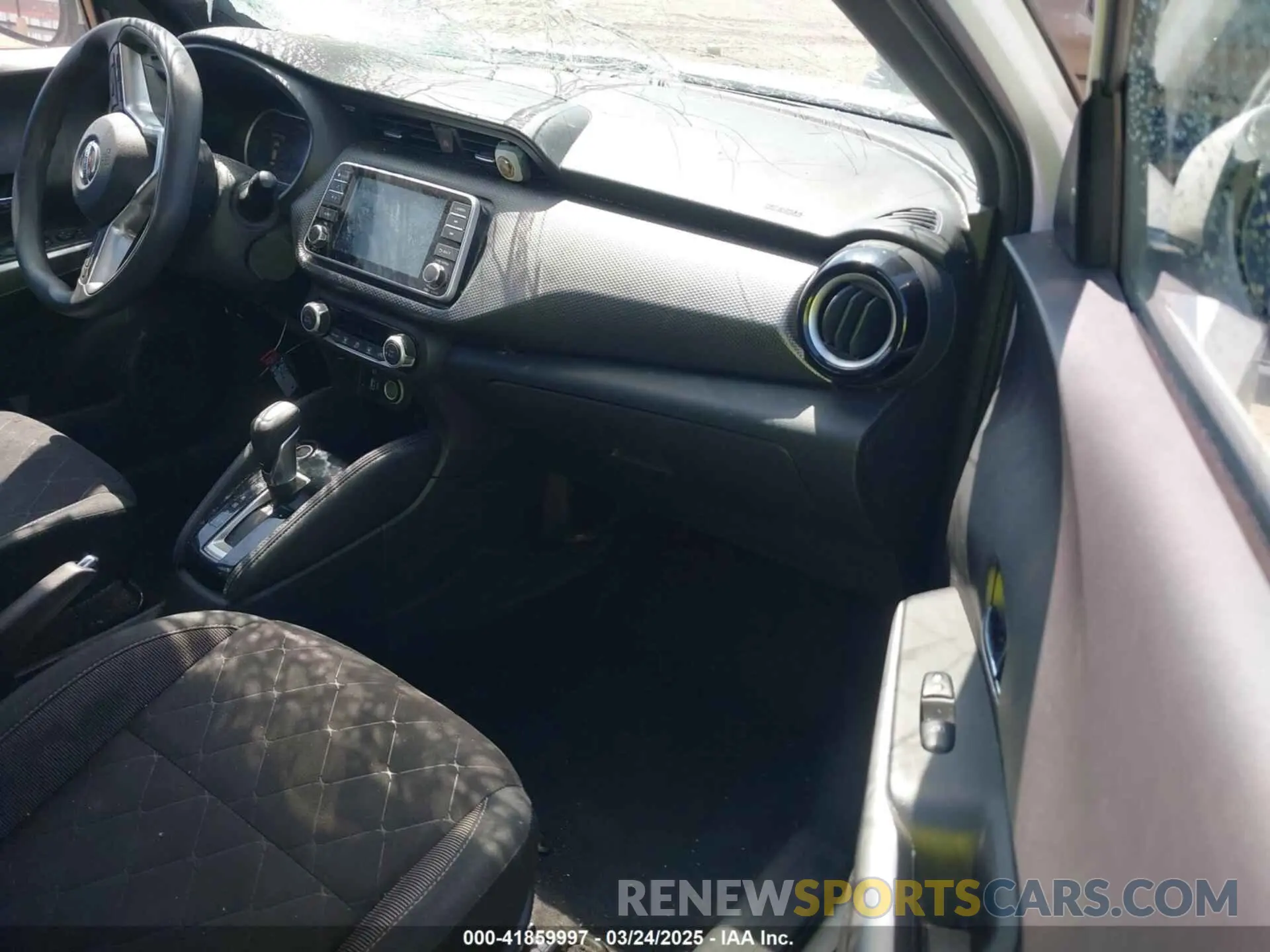 5 Photograph of a damaged car 3N1CP5CU2KL497873 NISSAN KICKS 2019