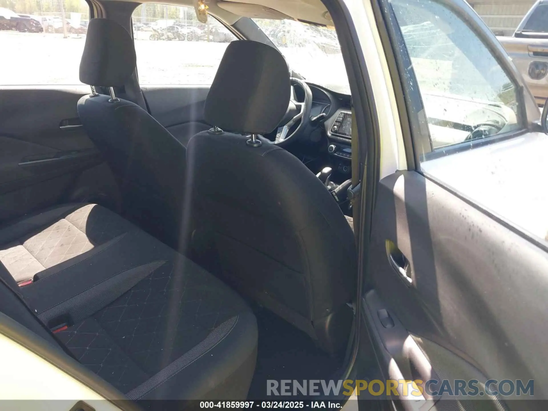 8 Photograph of a damaged car 3N1CP5CU2KL497873 NISSAN KICKS 2019