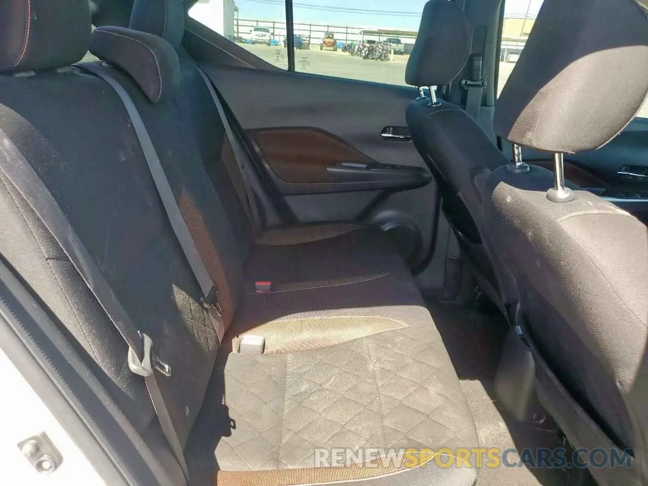 10 Photograph of a damaged car 3N1CP5CU2KL514008 NISSAN KICKS 2019