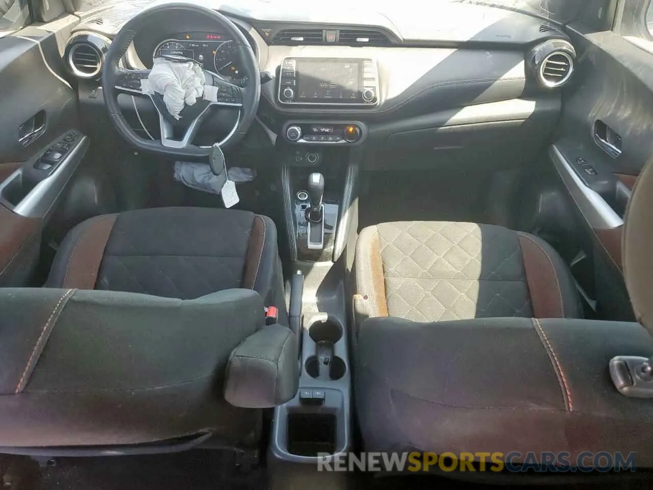 8 Photograph of a damaged car 3N1CP5CU2KL514008 NISSAN KICKS 2019