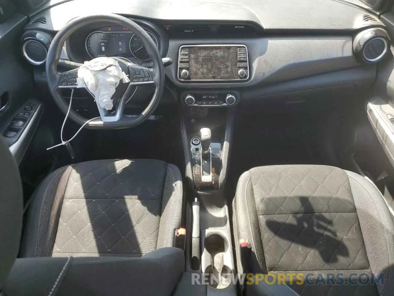 8 Photograph of a damaged car 3N1CP5CU2KL516244 NISSAN KICKS 2019
