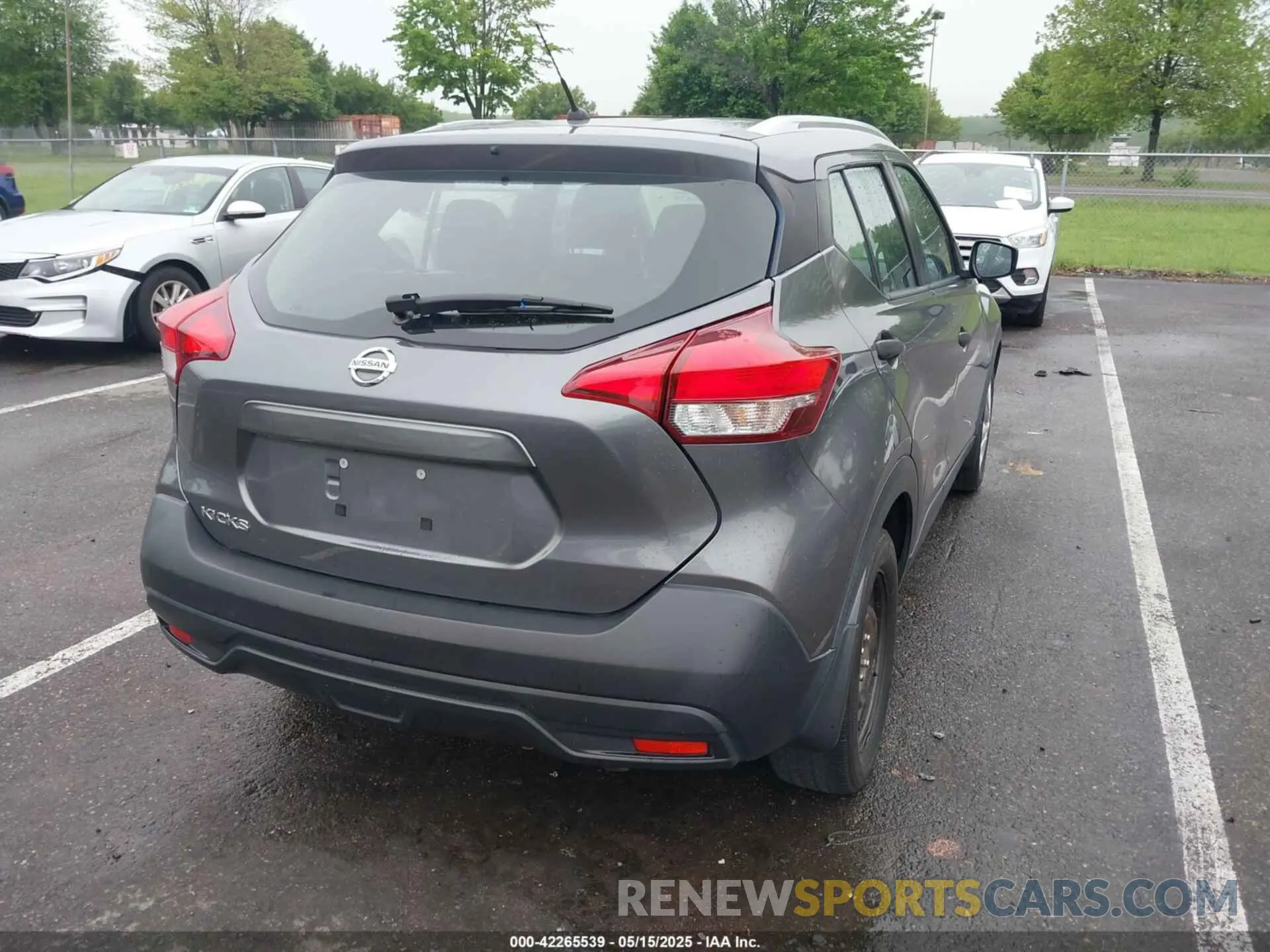 4 Photograph of a damaged car 3N1CP5CU2KL524859 NISSAN KICKS 2019