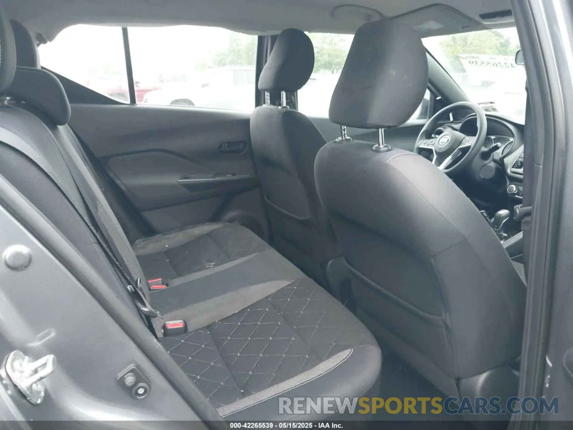 8 Photograph of a damaged car 3N1CP5CU2KL524859 NISSAN KICKS 2019